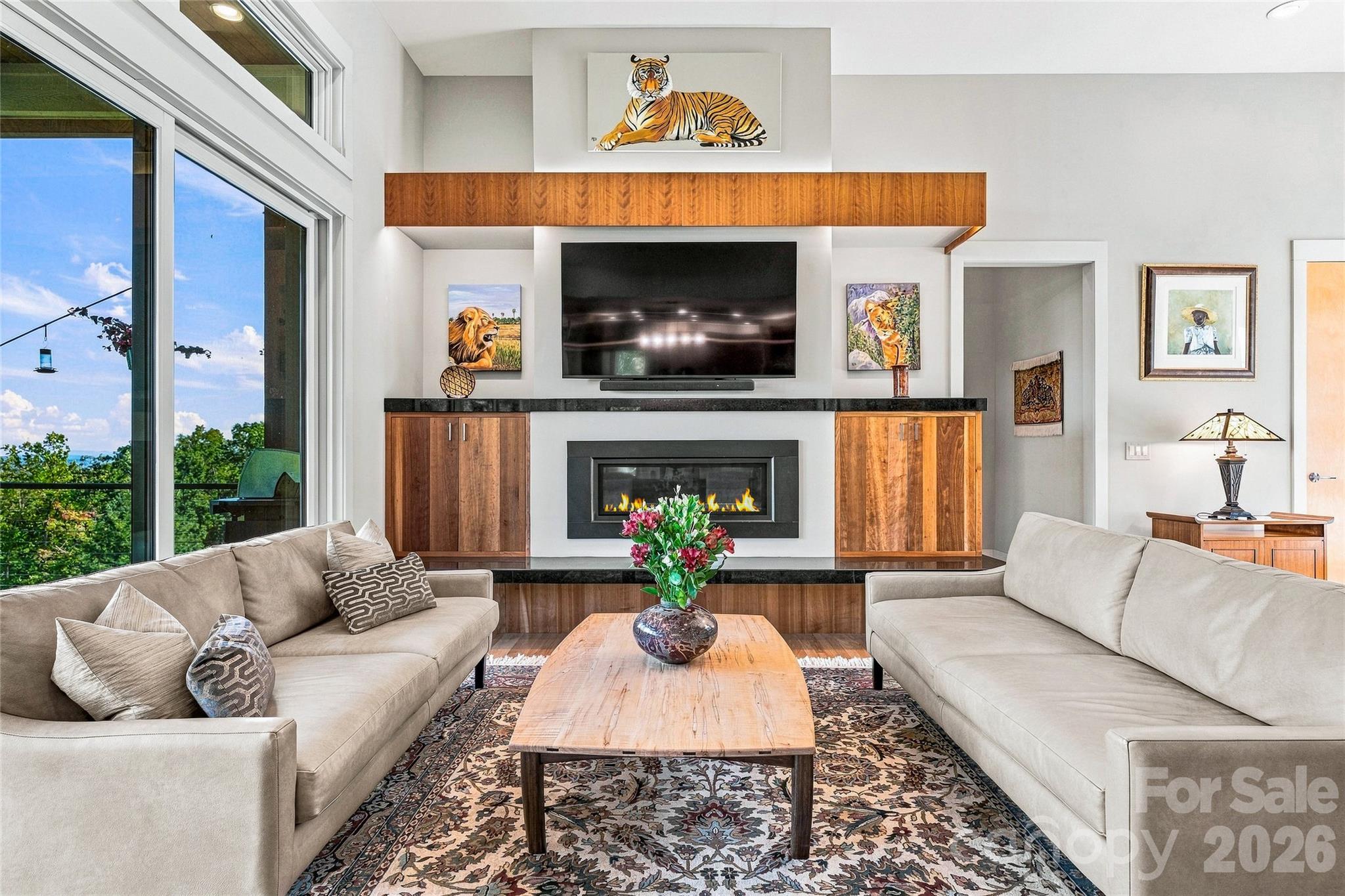 Elegant Great Room with Designer Finishes - 22 Quartz Trail, Hendersonville