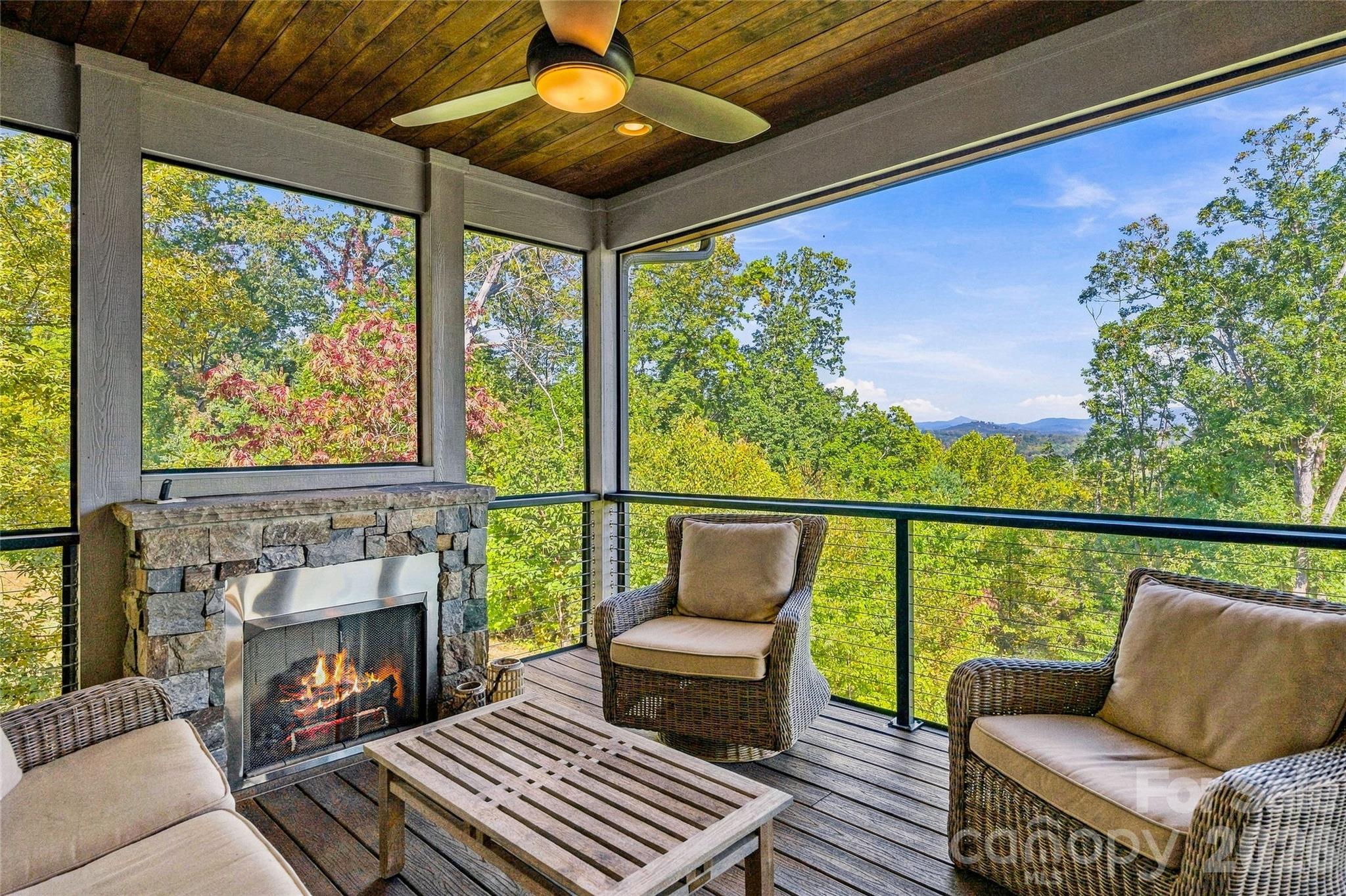 Outdoor Entertaining with Retractable Screen - 22 Quartz Trail, Hendersonville
