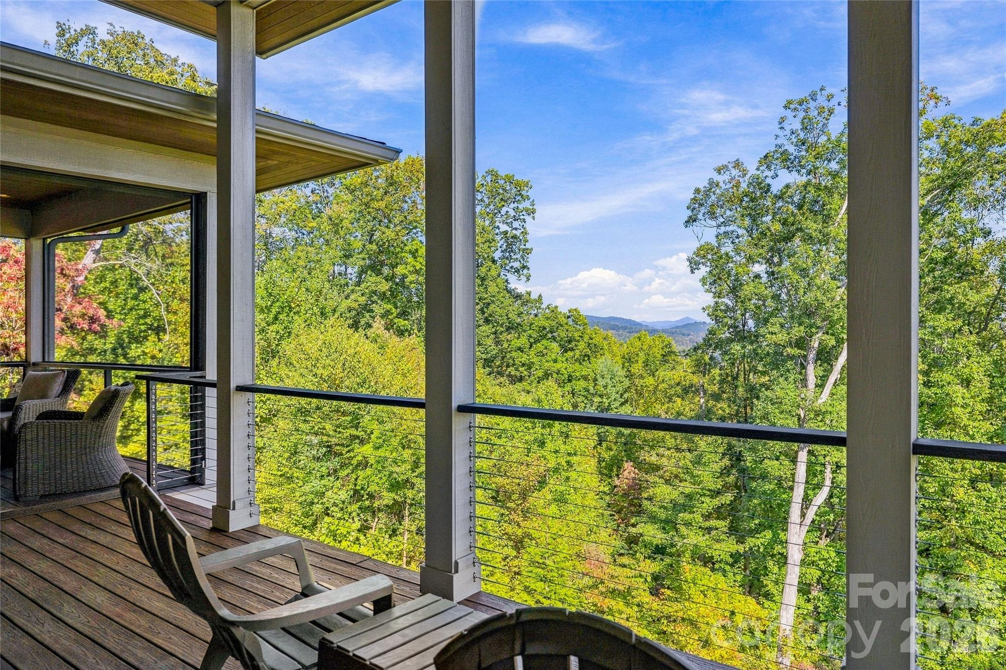 Covered Deck with Low-Maintenance Trex Decking - 22 Quartz Trail, Hendersonville
