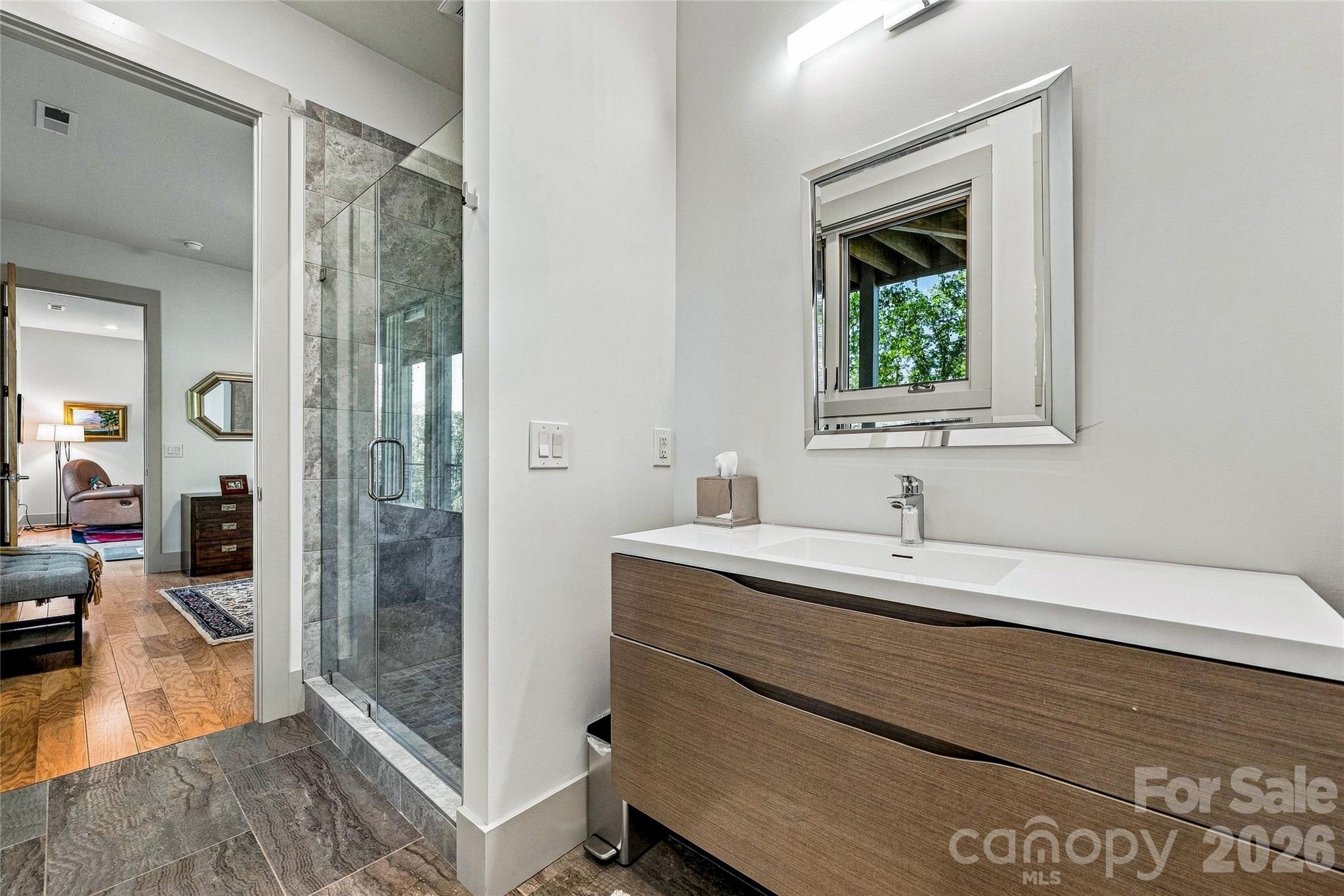Beautifully Appointed Guest Bathroom - 22 Quartz Trail, Hendersonville