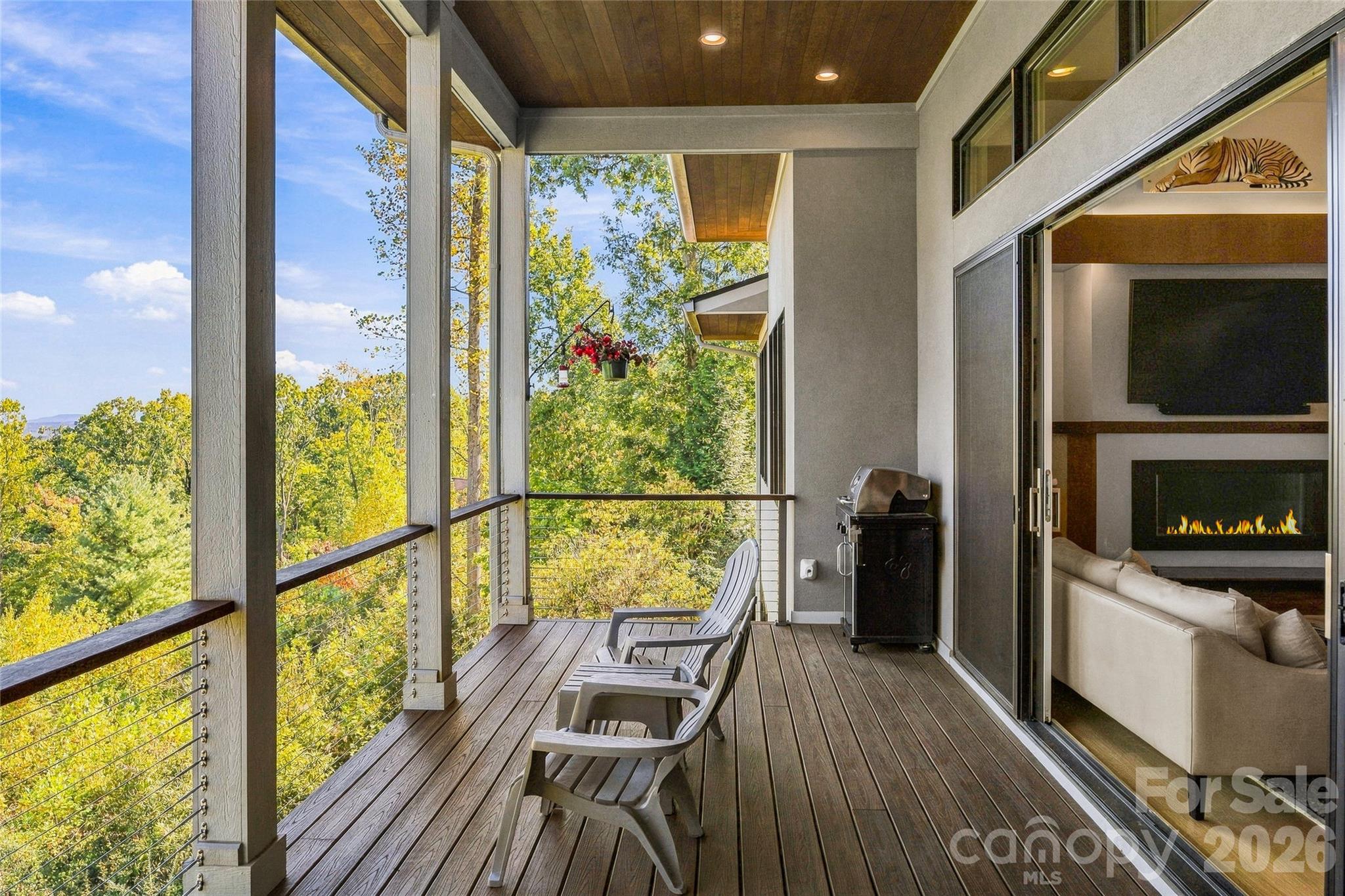 Covered Deck with Mountain Views - 22 Quartz Trail, Hendersonville