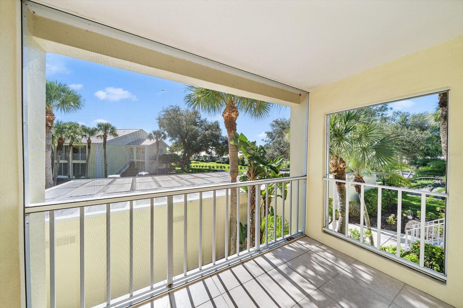 Lanai off master bedroom - 439 CERROMAR LN #410, VENICE