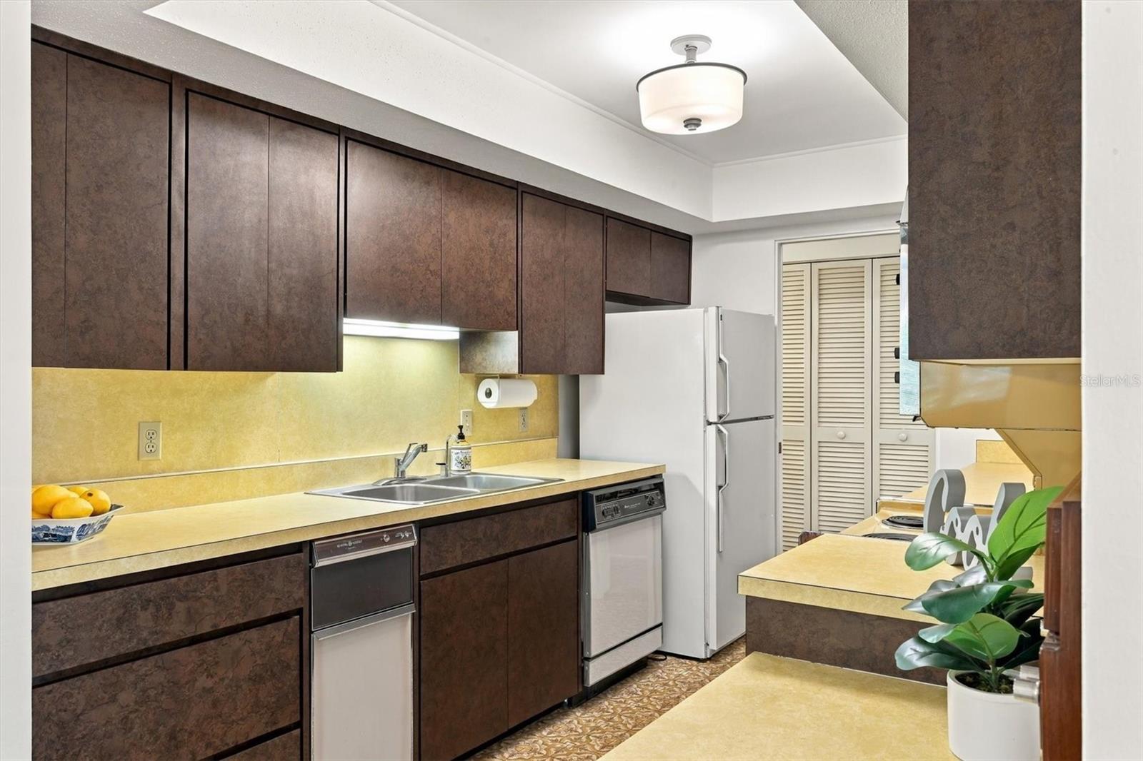 Condominium at 7232 LAS CASAS DR #7232, SARASOTA, photo 15 of 45