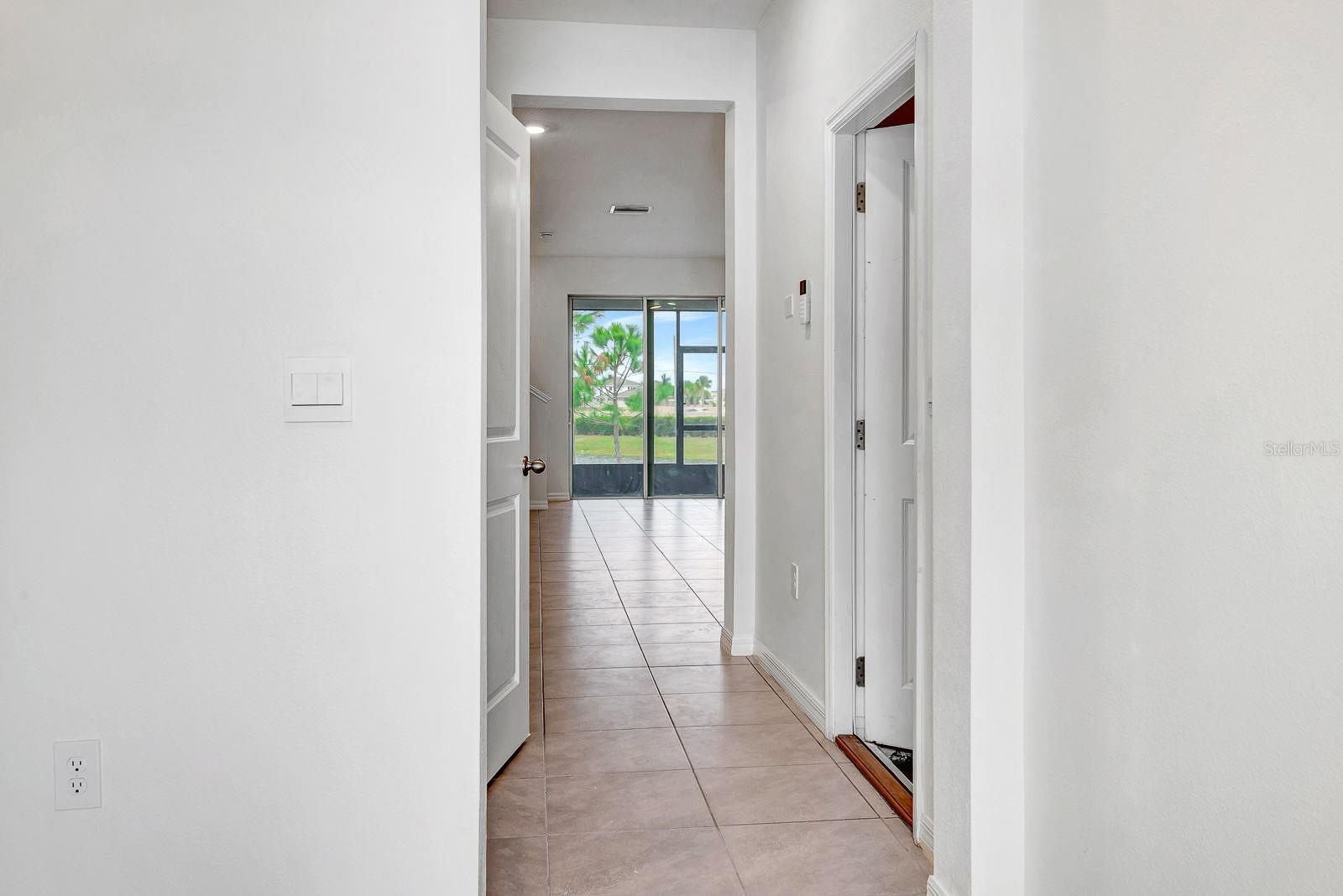 Townhouse at 136 MANGROVE SHADE CIR, APOLLO BEACH, photo 8 of 42