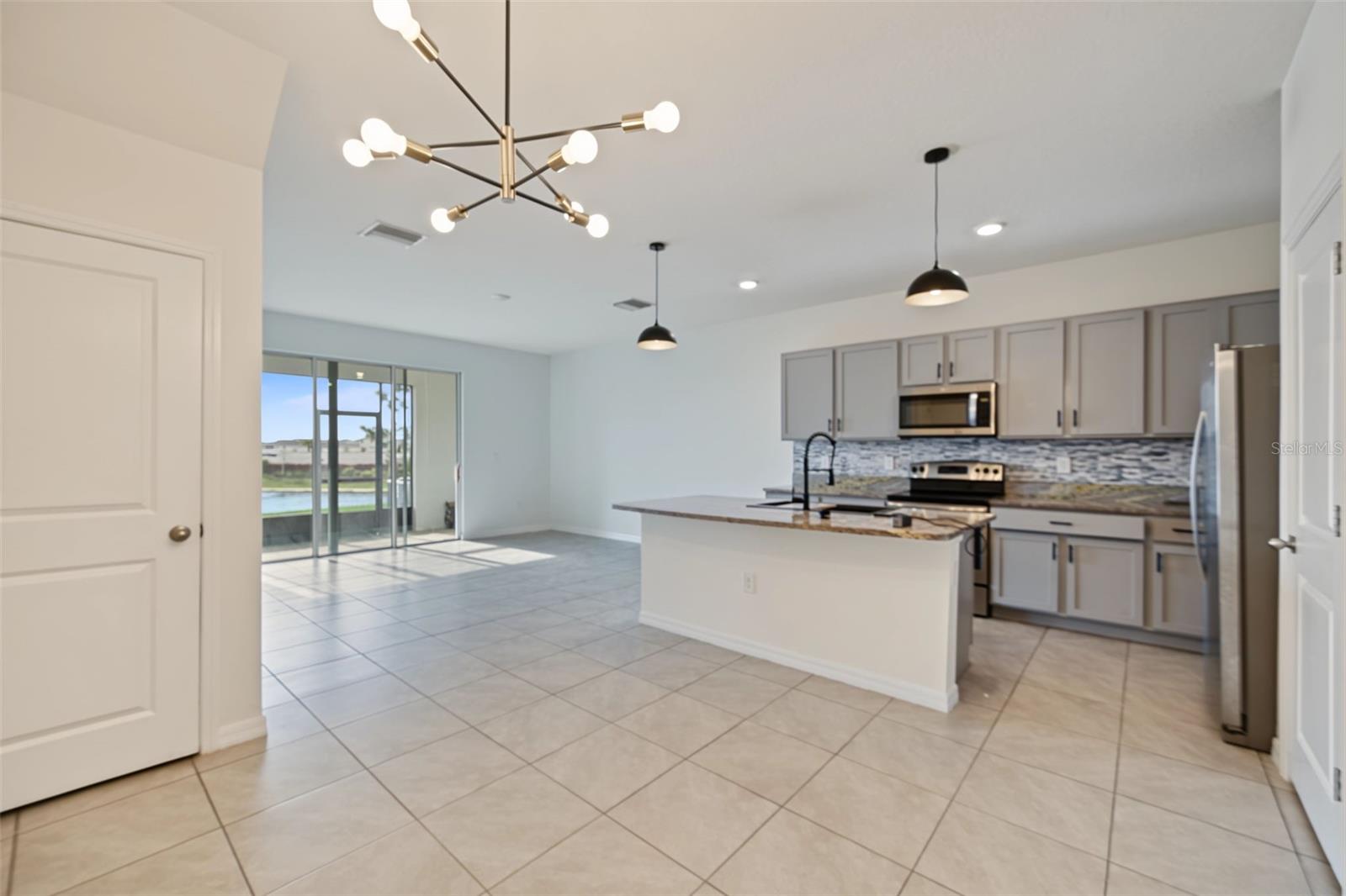 Townhouse at 136 MANGROVE SHADE CIR, APOLLO BEACH, photo 9 of 42