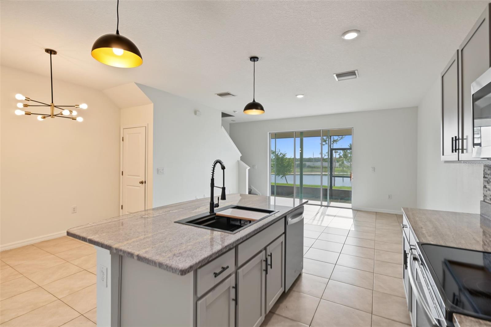 Townhouse at 136 MANGROVE SHADE CIR, APOLLO BEACH, photo 12 of 42