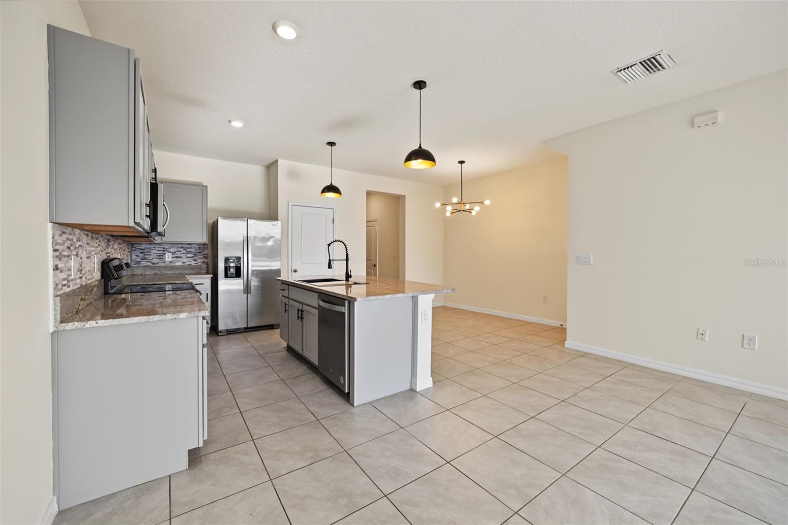 Townhouse at 136 MANGROVE SHADE CIR, APOLLO BEACH, photo 16 of 42