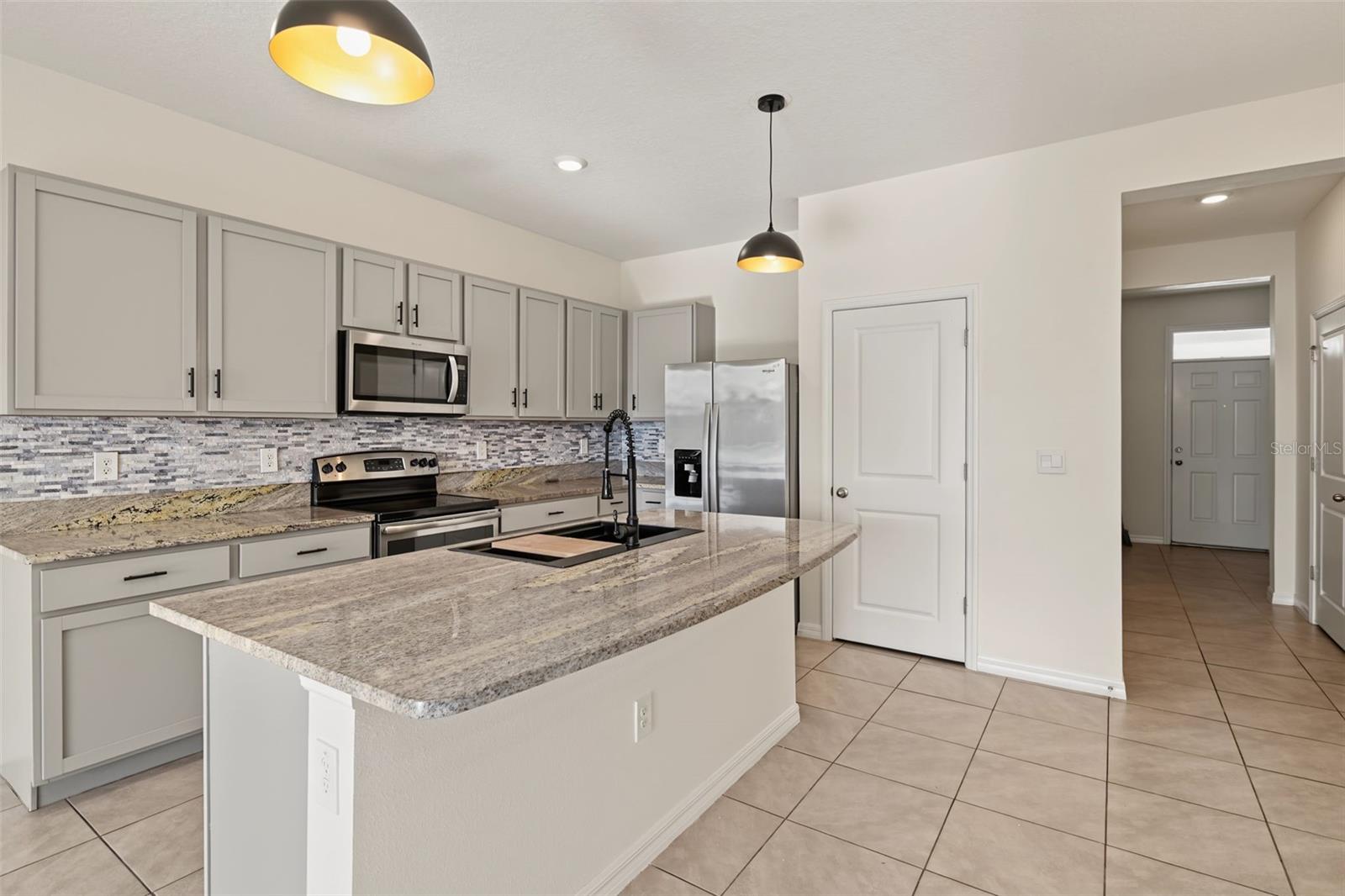 Townhouse at 136 MANGROVE SHADE CIR, APOLLO BEACH, photo 17 of 42