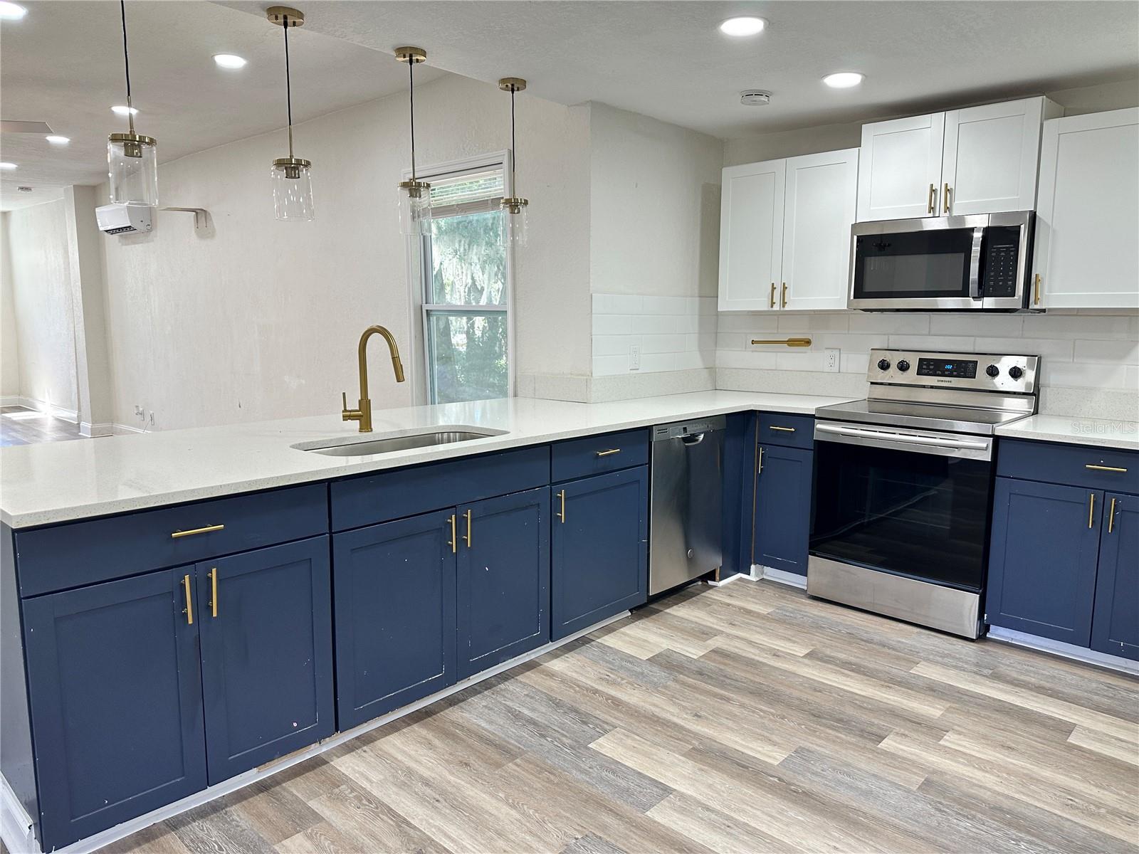 Kitchen - 1208 BONAIRE DR, LEESBURG