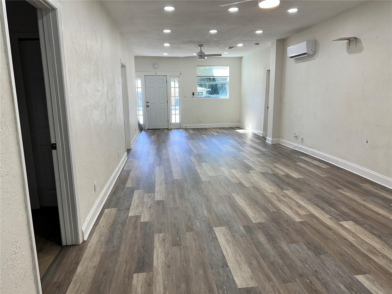 Great Room / Living Room - 1208 BONAIRE DR, LEESBURG