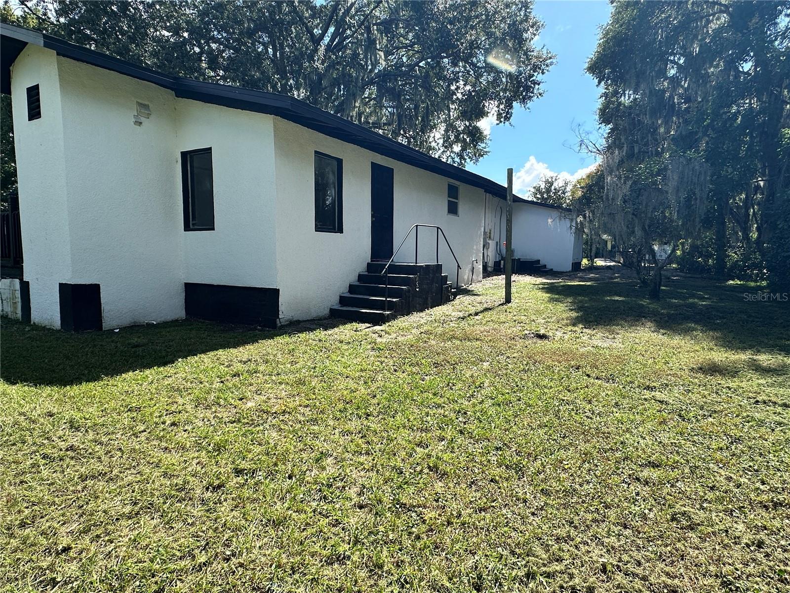 Side View - 1208 BONAIRE DR, LEESBURG
