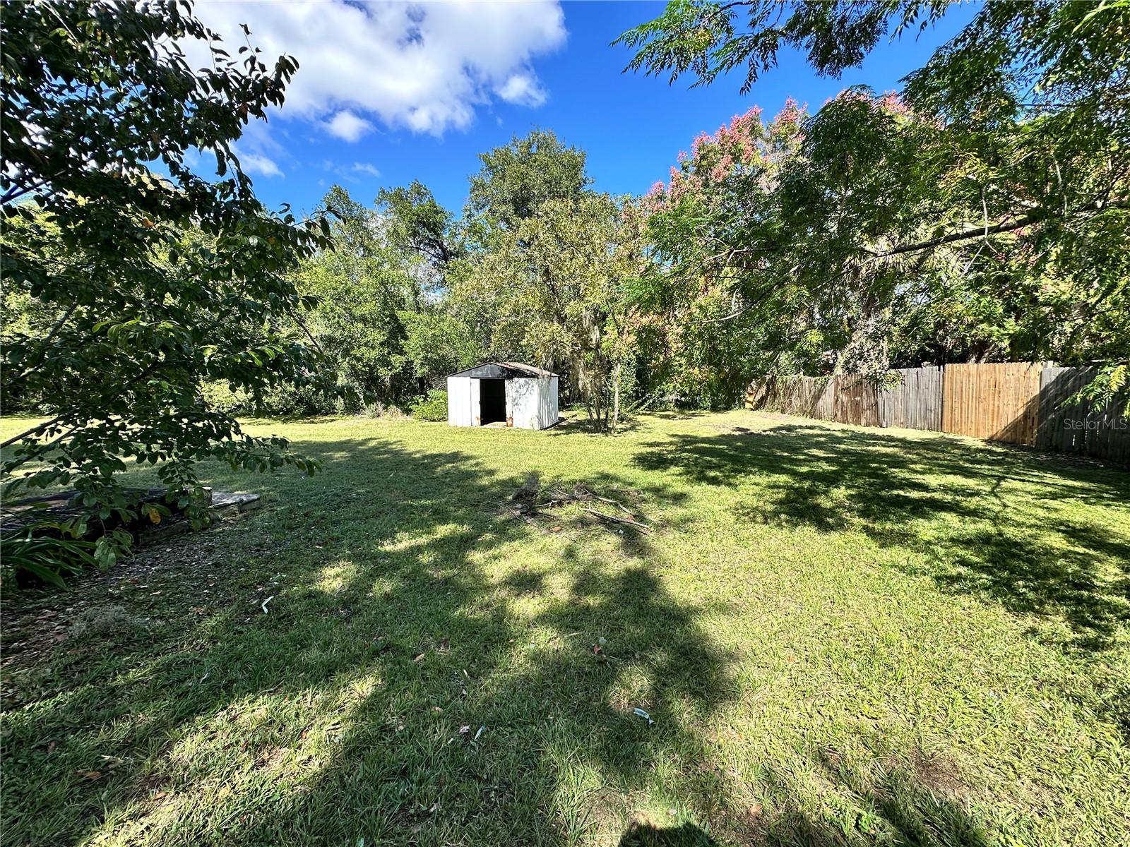 Yard - 1208 BONAIRE DR, LEESBURG