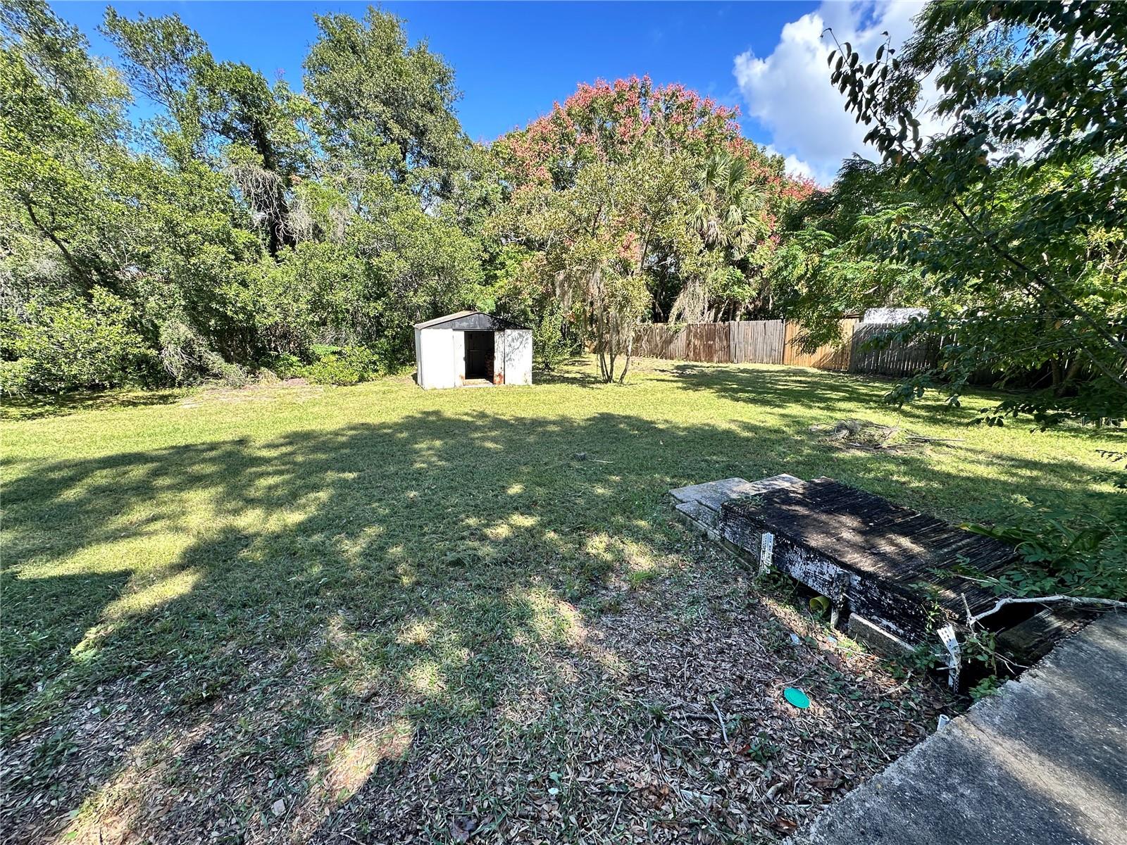 Yard - 1208 BONAIRE DR, LEESBURG