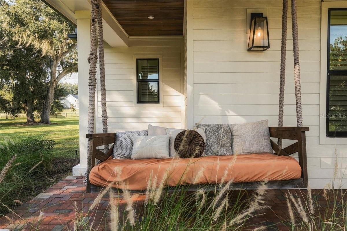 Front Porch - 888 TWIN OAKS LN, WINTER HAVEN