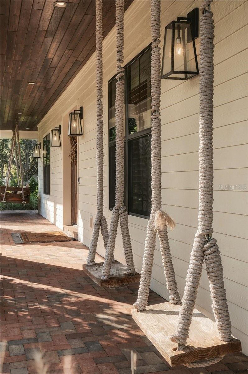Front Porch - 888 TWIN OAKS LN, WINTER HAVEN