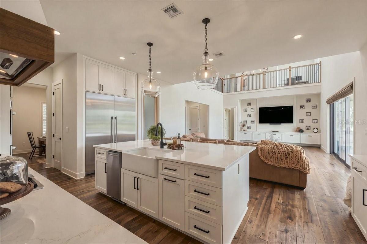 Kitchen Looking into Livingroom - 888 TWIN OAKS LN, WINTER HAVEN