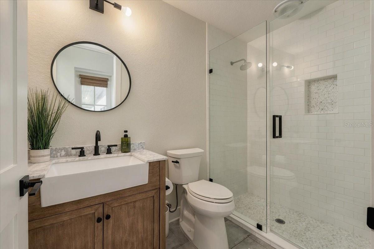 MIL / Guest Bathroom - 888 TWIN OAKS LN, WINTER HAVEN