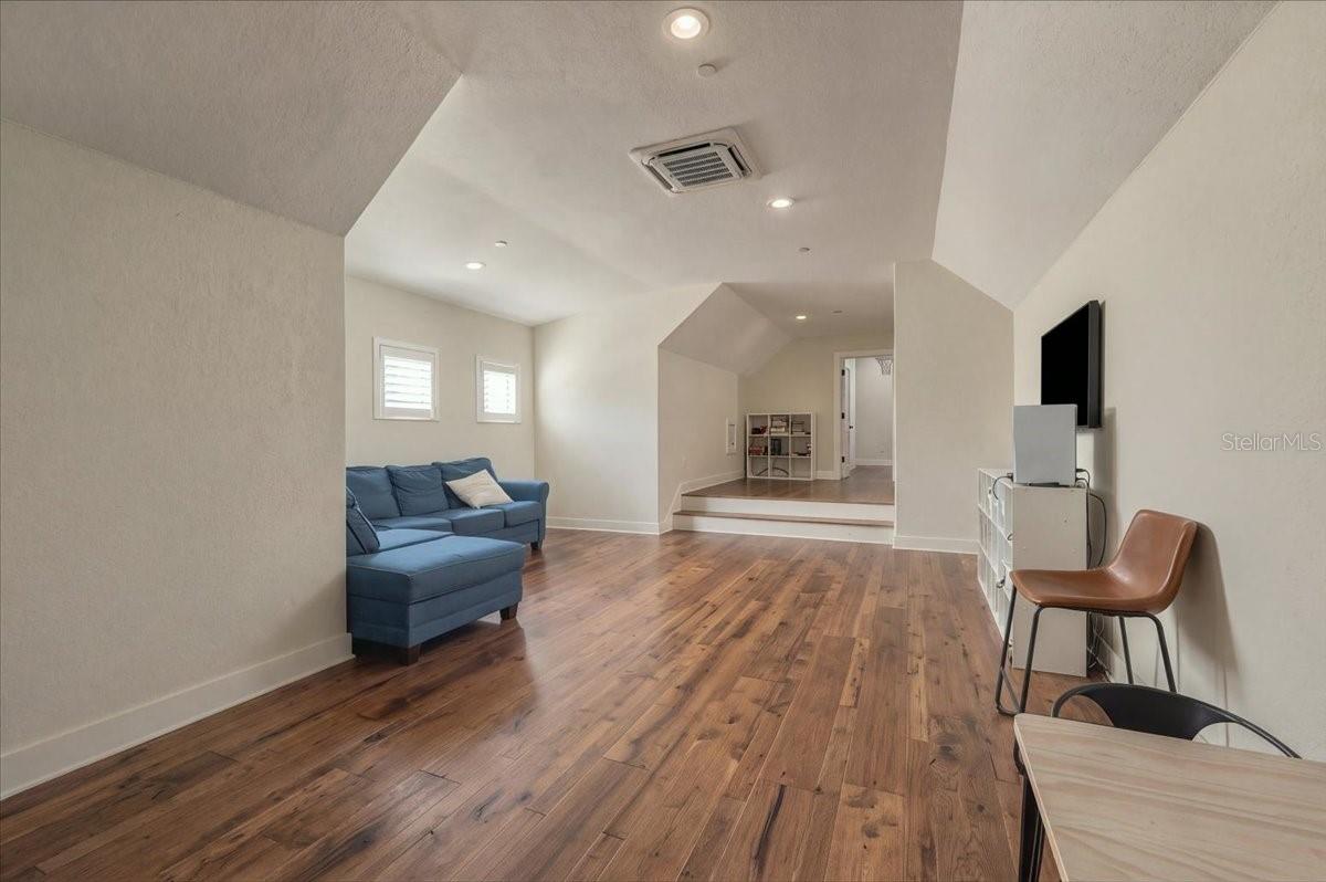 Bonus Room / Above Garage Heated & Cooled - 888 TWIN OAKS LN, WINTER HAVEN