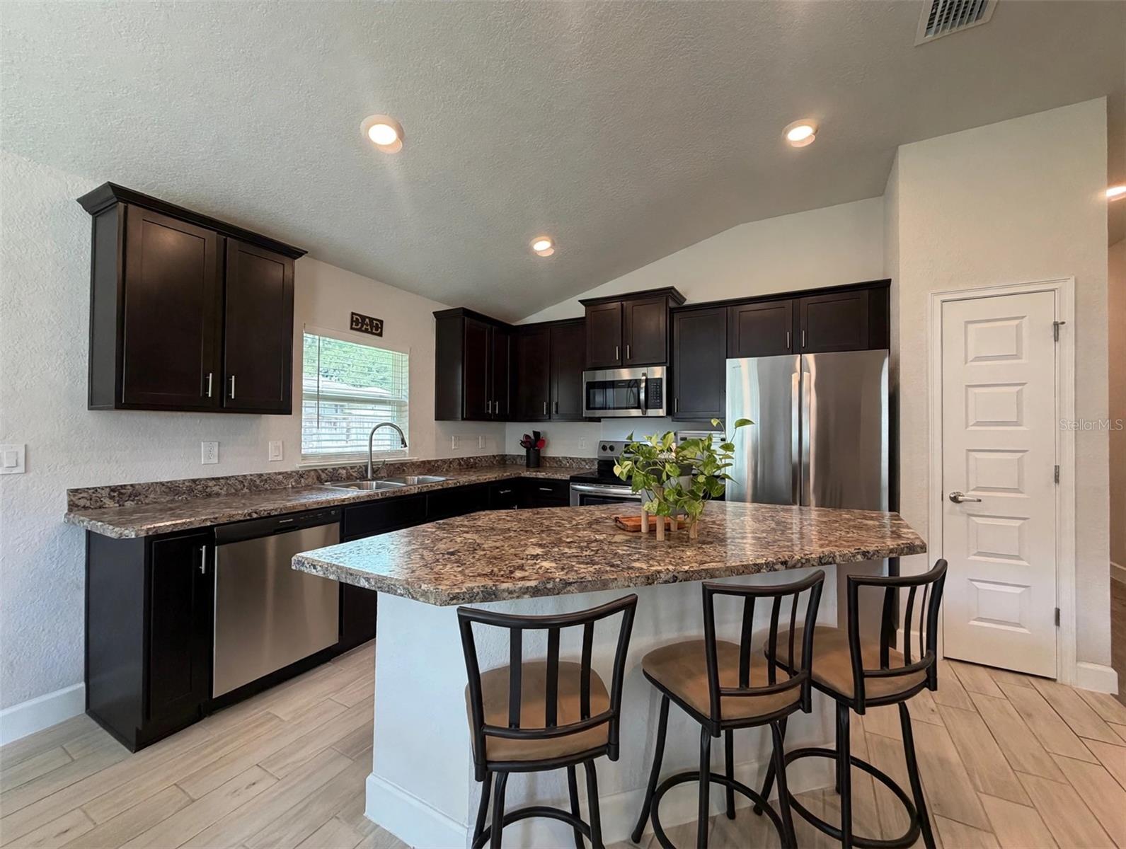 Single Family Residence at 9284 SE 161ST PL, SUMMERFIELD, photo 3 of 19
