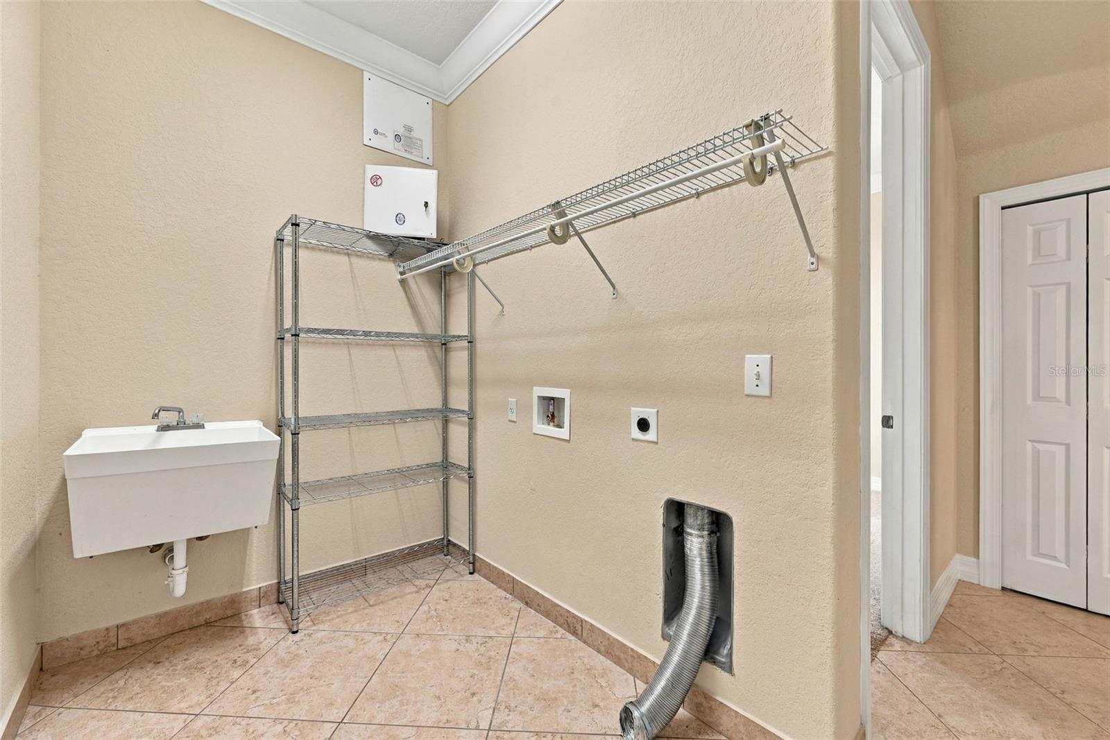 Laundry Room with Sink - 2139 TILLMAN AVE, WINTER GARDEN