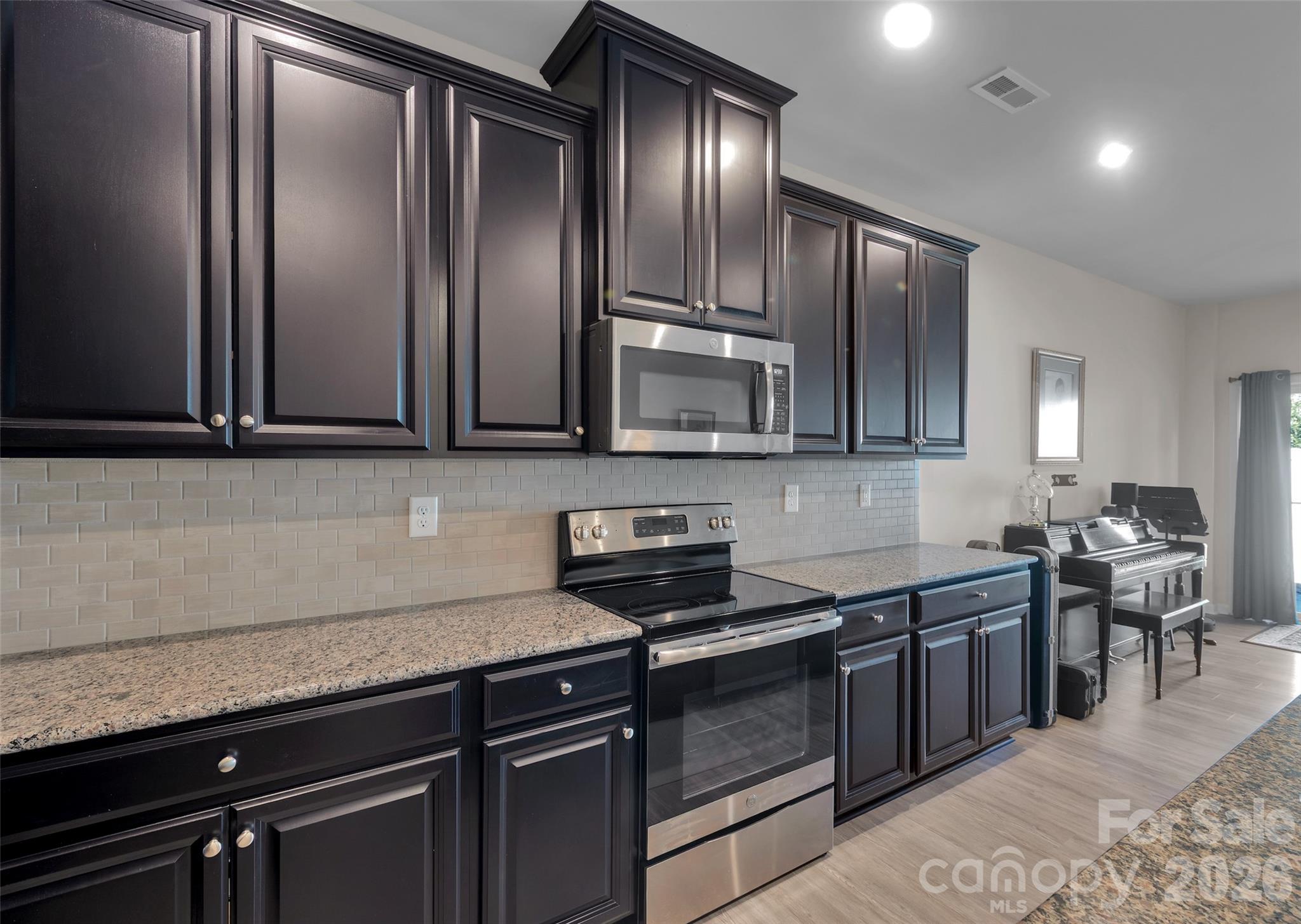 Large Granite Counters - 315 Pond Place Lane, Matthews