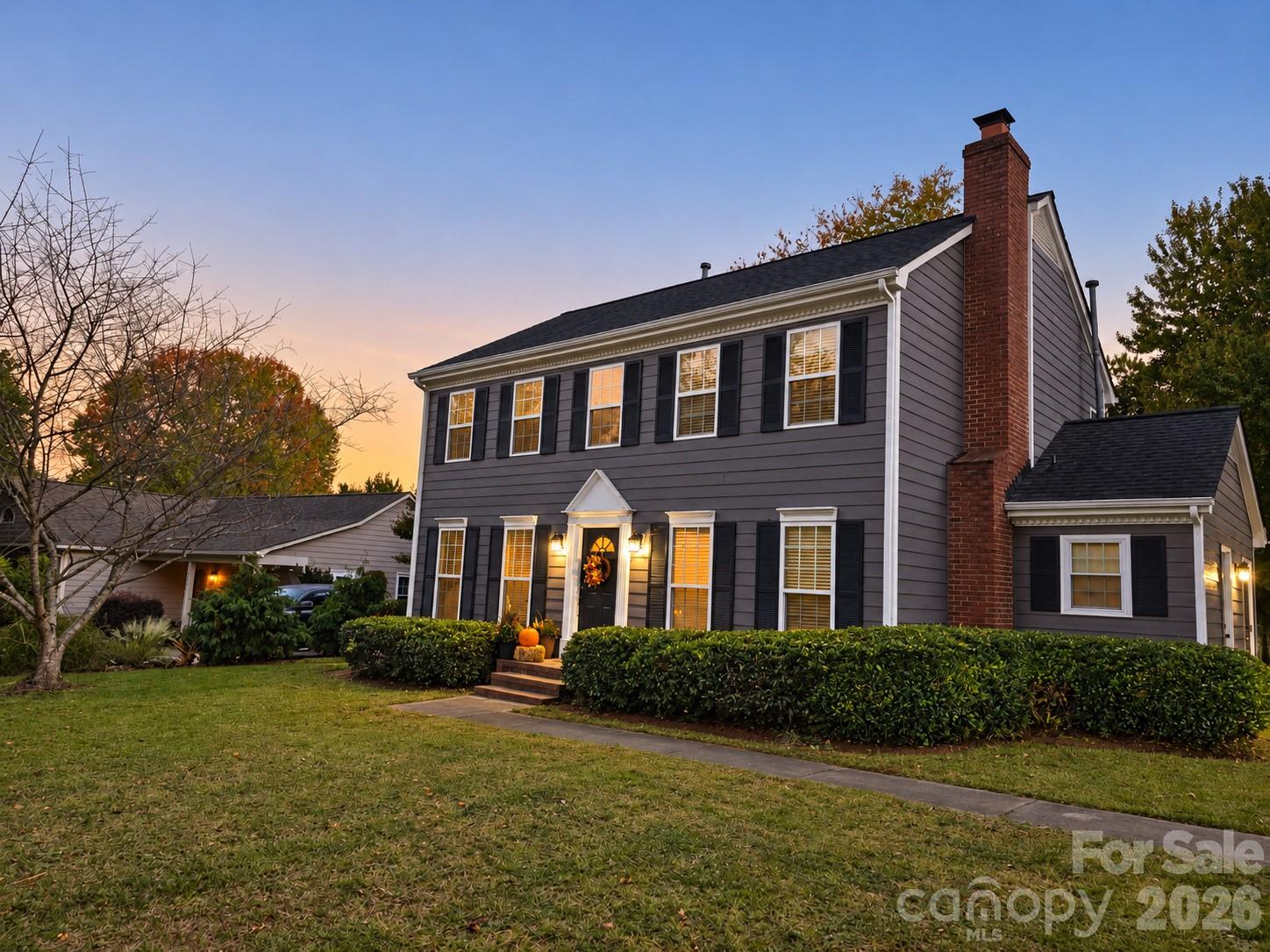 Single Family Residence at 8730 Fieldgate Drive, Charlotte, photo 2 of 17