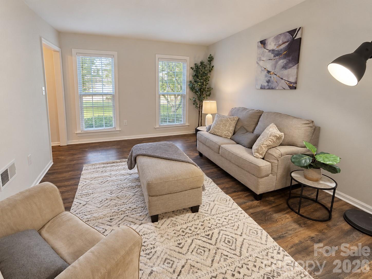 Single Family Residence at 8730 Fieldgate Drive, Charlotte, photo 8 of 17