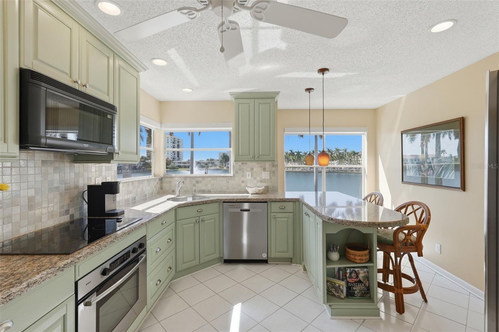 Condominium at 6100 BAHIA DEL MAR CIR #204, ST PETERSBURG, photo 9 of 41