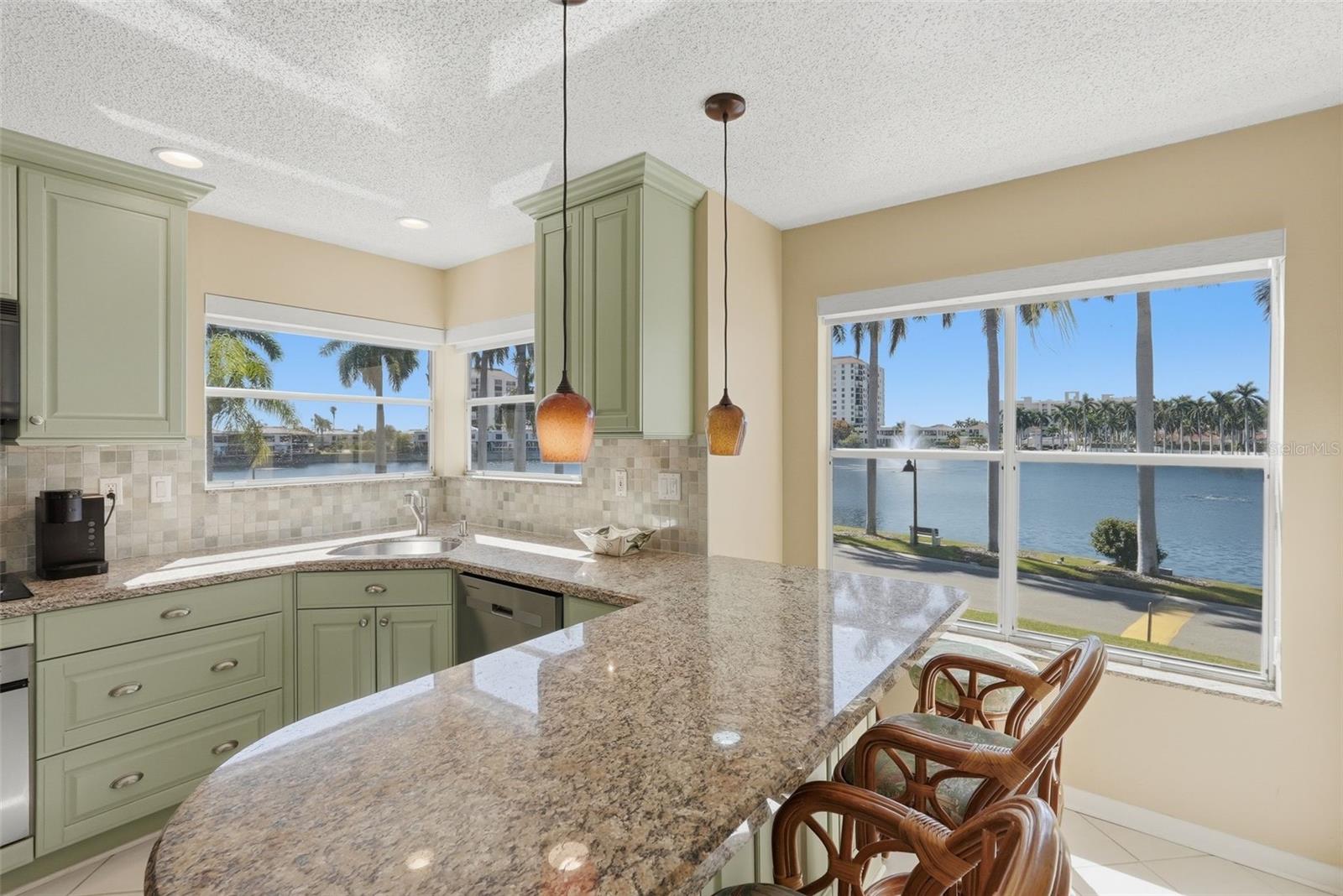 Condominium at 6100 BAHIA DEL MAR CIR #204, ST PETERSBURG, photo 12 of 41