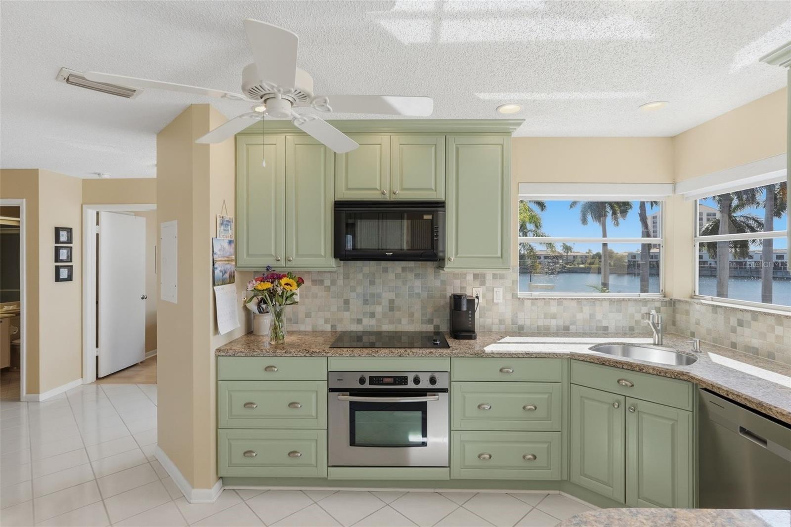 Condominium at 6100 BAHIA DEL MAR CIR #204, ST PETERSBURG, photo 13 of 41