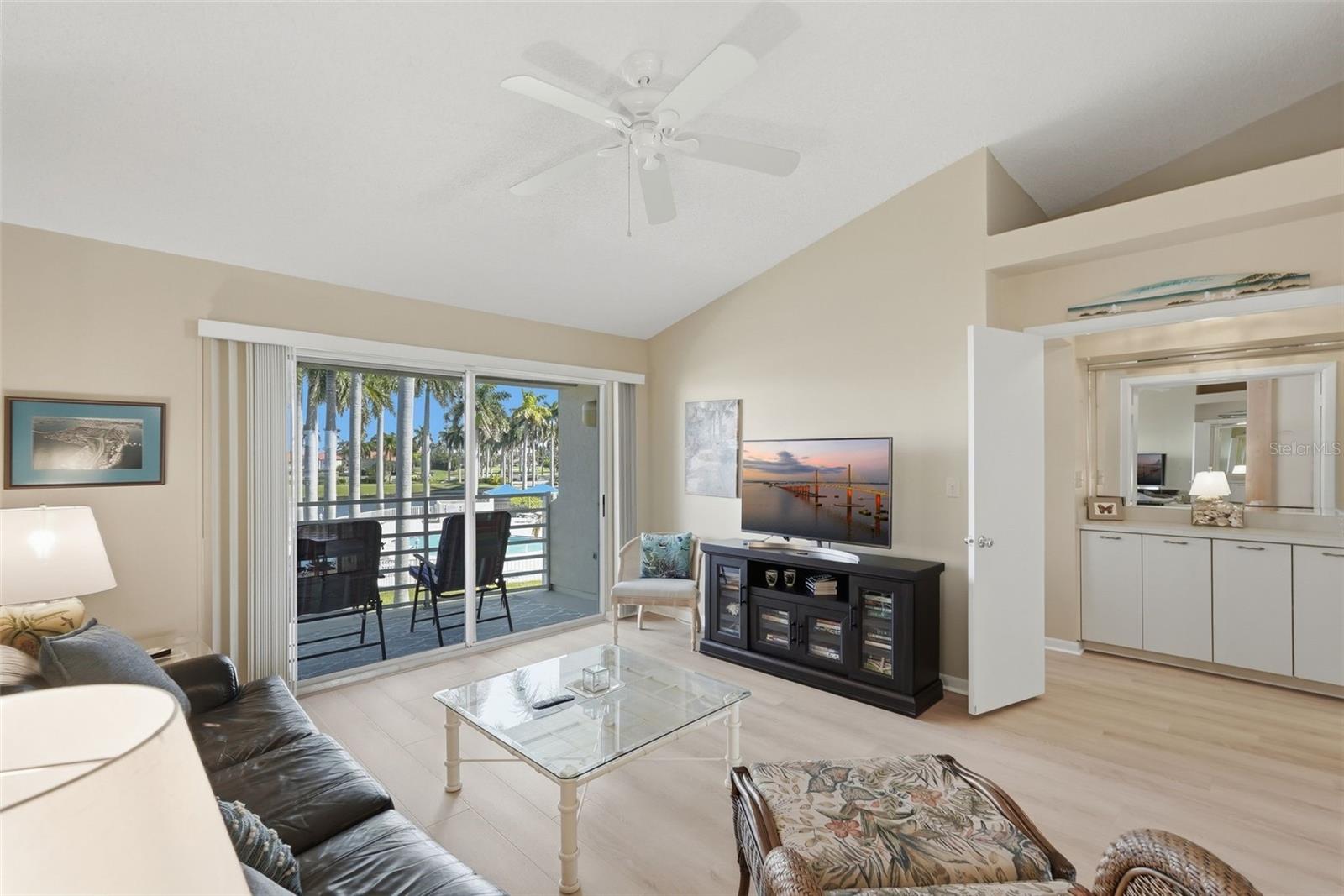 Condominium at 6100 BAHIA DEL MAR CIR #204, ST PETERSBURG, photo 19 of 41