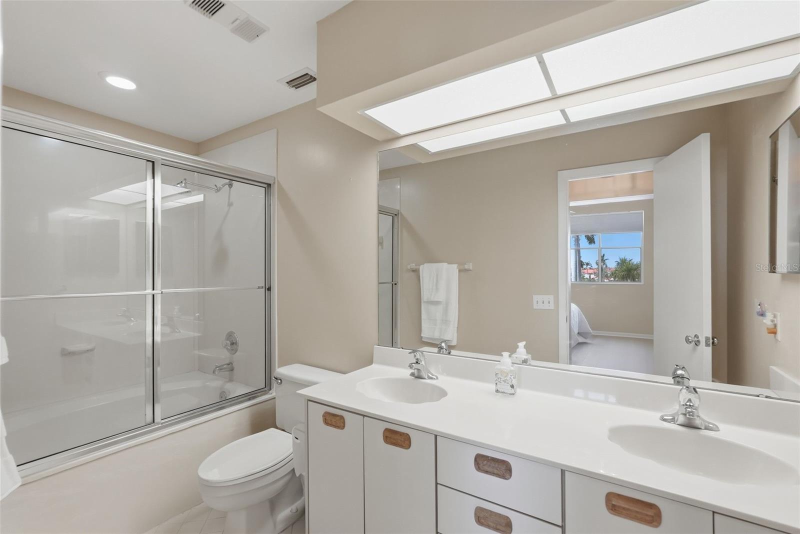 Condominium at 6100 BAHIA DEL MAR CIR #204, ST PETERSBURG, photo 30 of 41