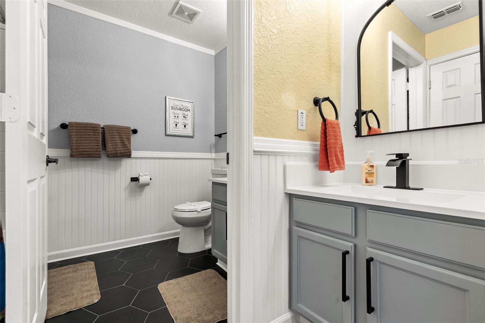 Hallway vanity area leading to Bathroom #2. - 4600 YELLOWGOLD RD W #105, KISSIMMEE