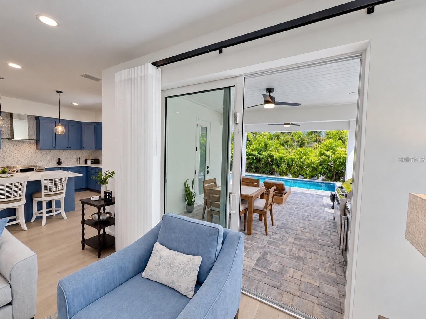 Single Family Residence at 1647 SIESTA DR, SARASOTA, photo 11 of 42