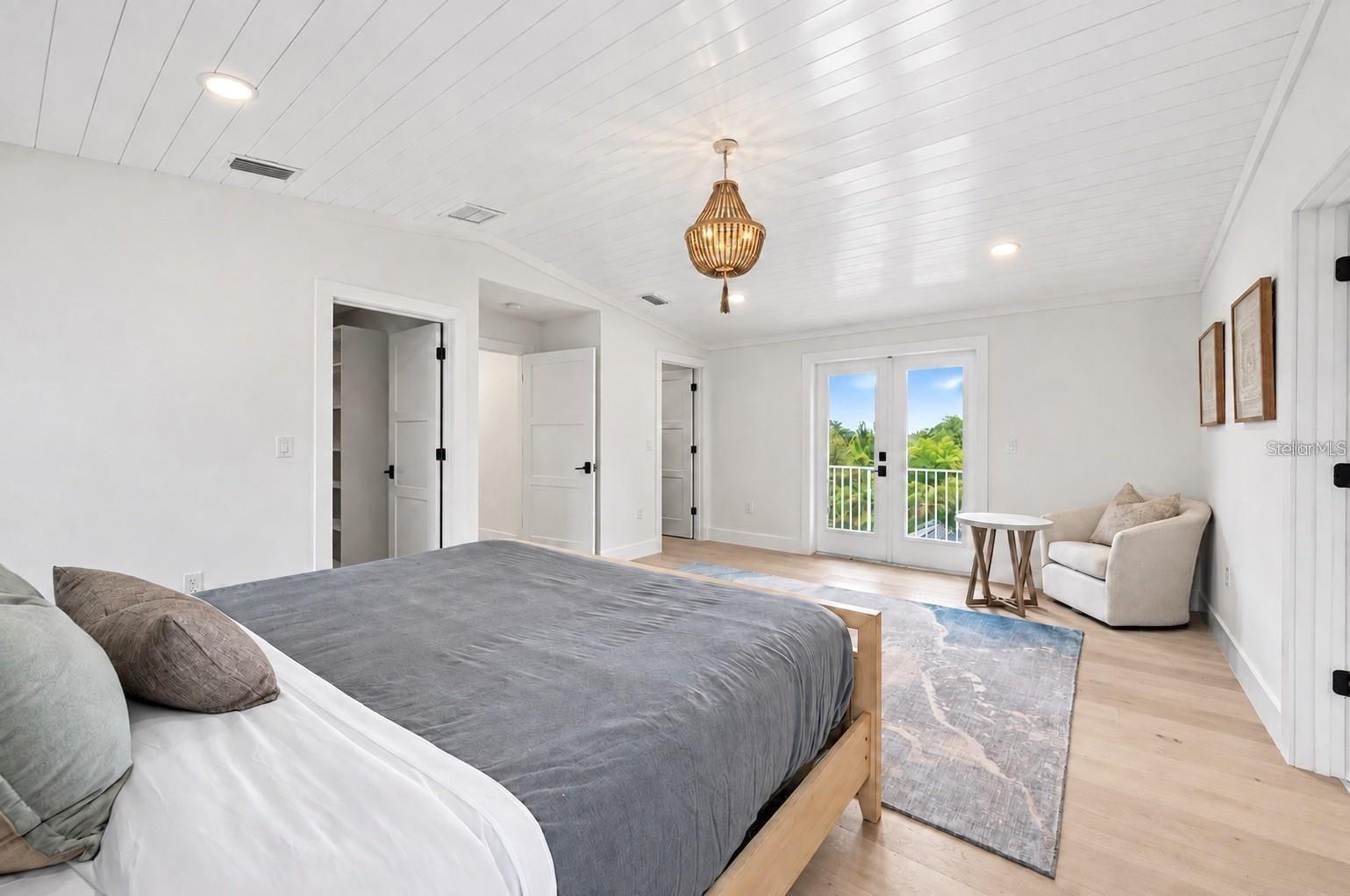 Primary suite with two large closets - 1647 SIESTA DR, SARASOTA
