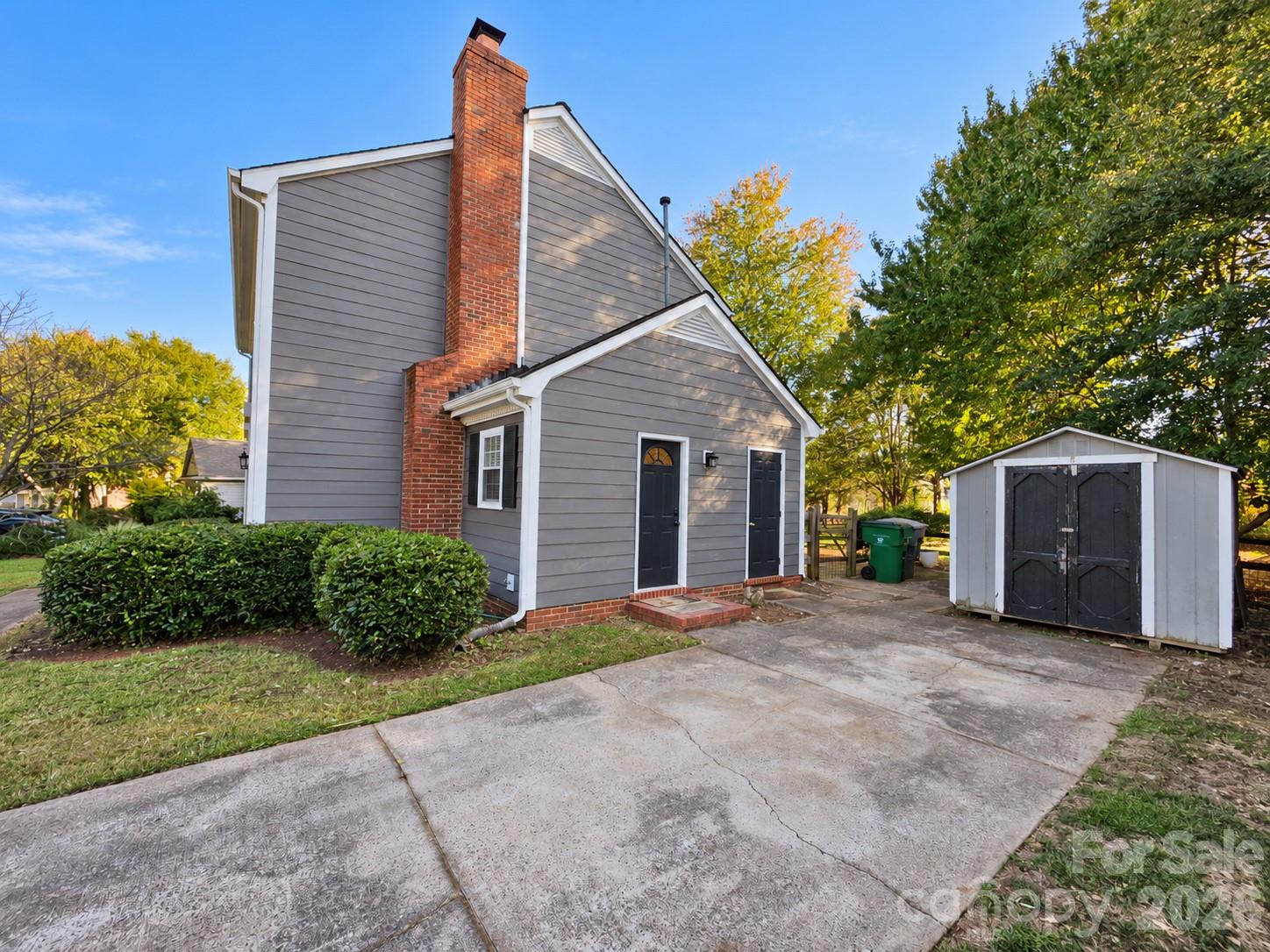 Single Family Residence at 8730 Fieldgate Drive, Charlotte, photo 14 of 17