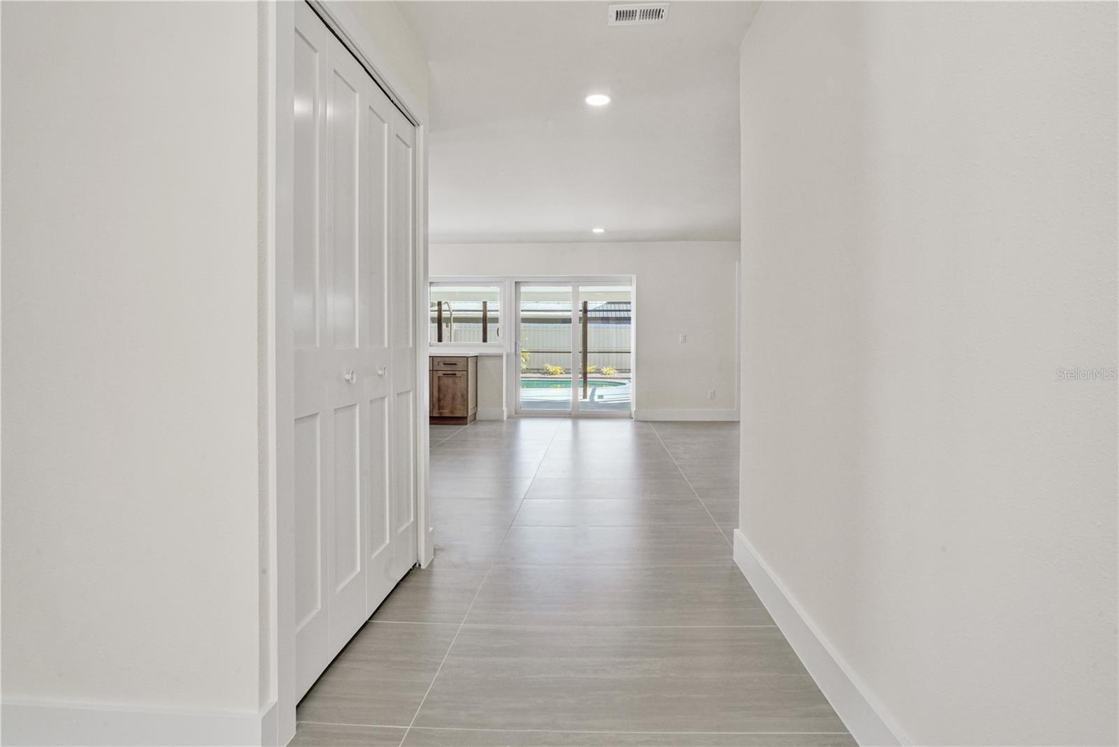 Entryway - 915 60TH ST W, BRADENTON