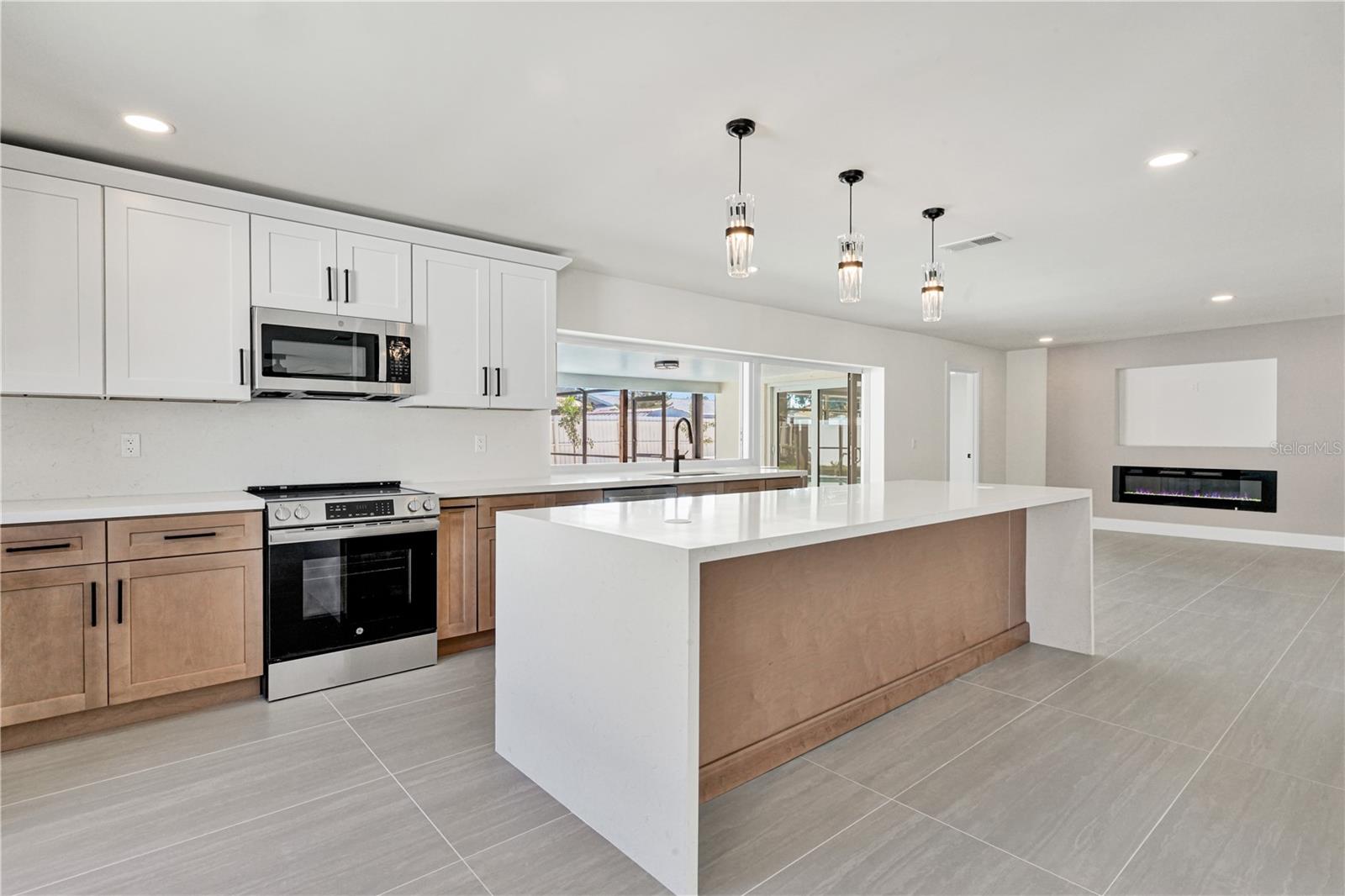 Custom Cabinetry - 915 60TH ST W, BRADENTON