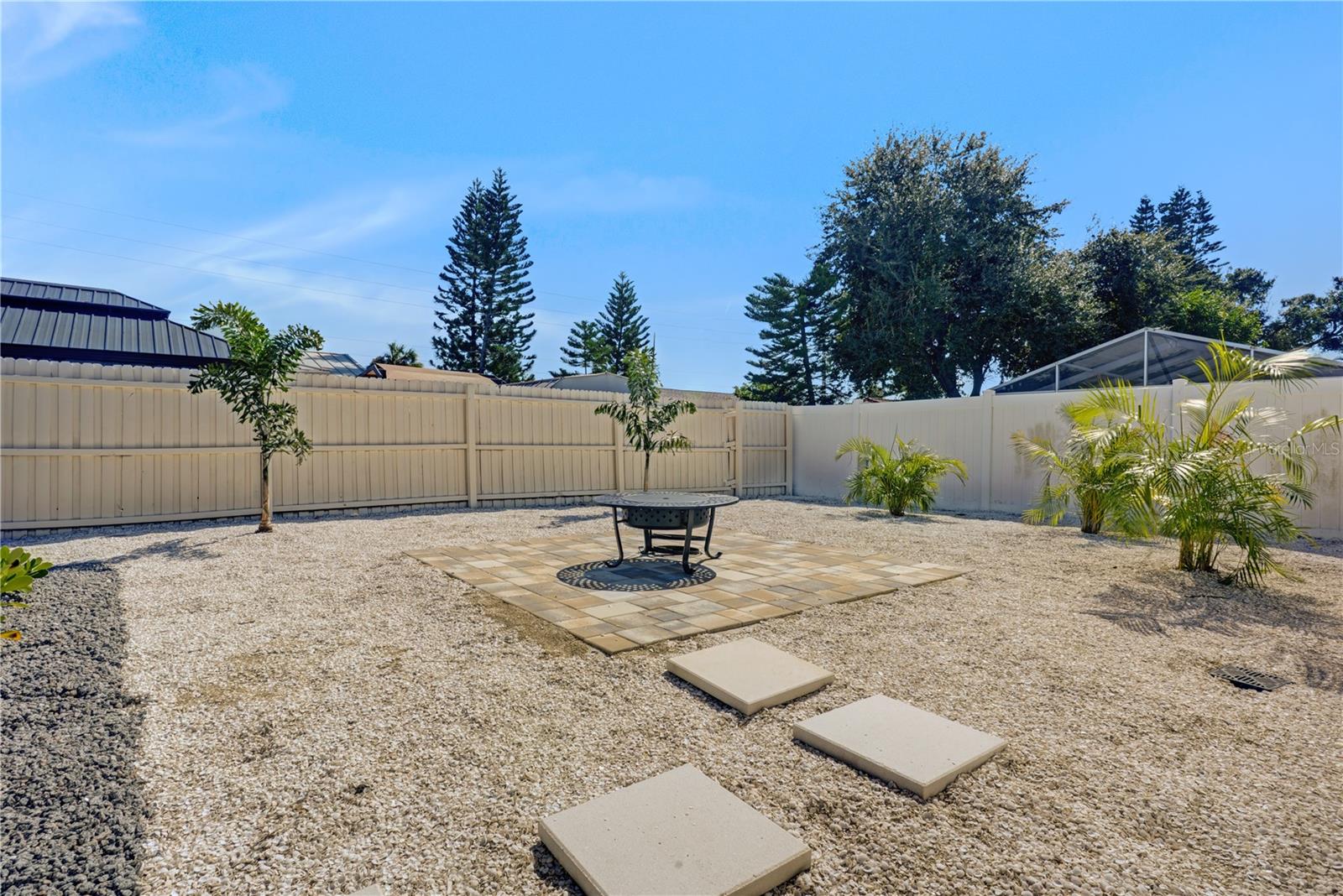 Lanai Paver and fire pit - 915 60TH ST W, BRADENTON