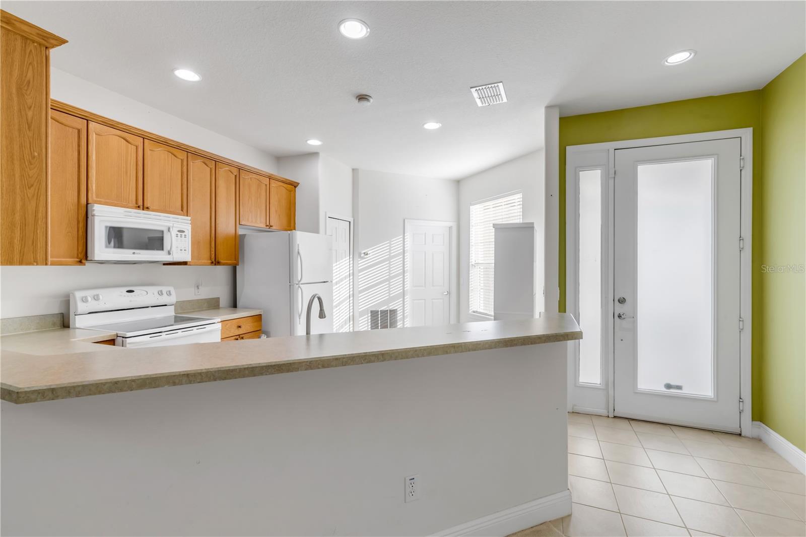 Townhouse at 116 BAUER CIR, DAYTONA BEACH, photo 4 of 42