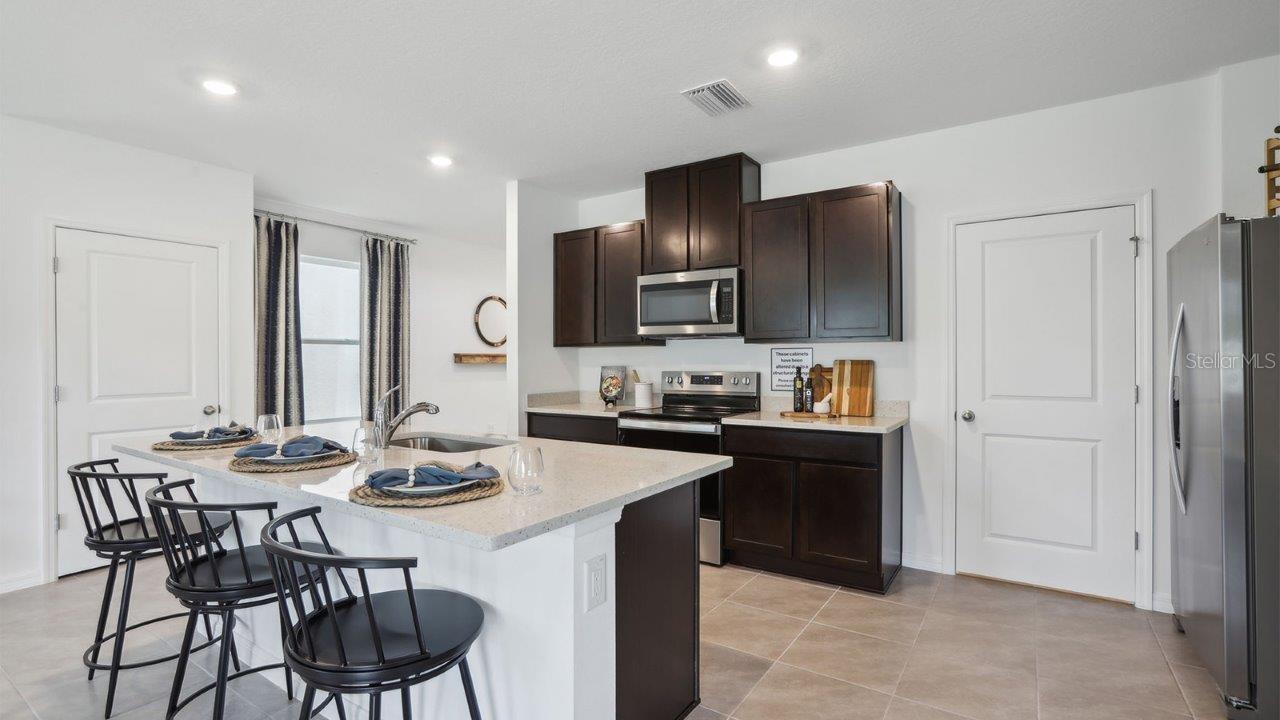 Single Family Residence at 15033 COLTMAN HILL DR, WIMAUMA, photo 2 of 26