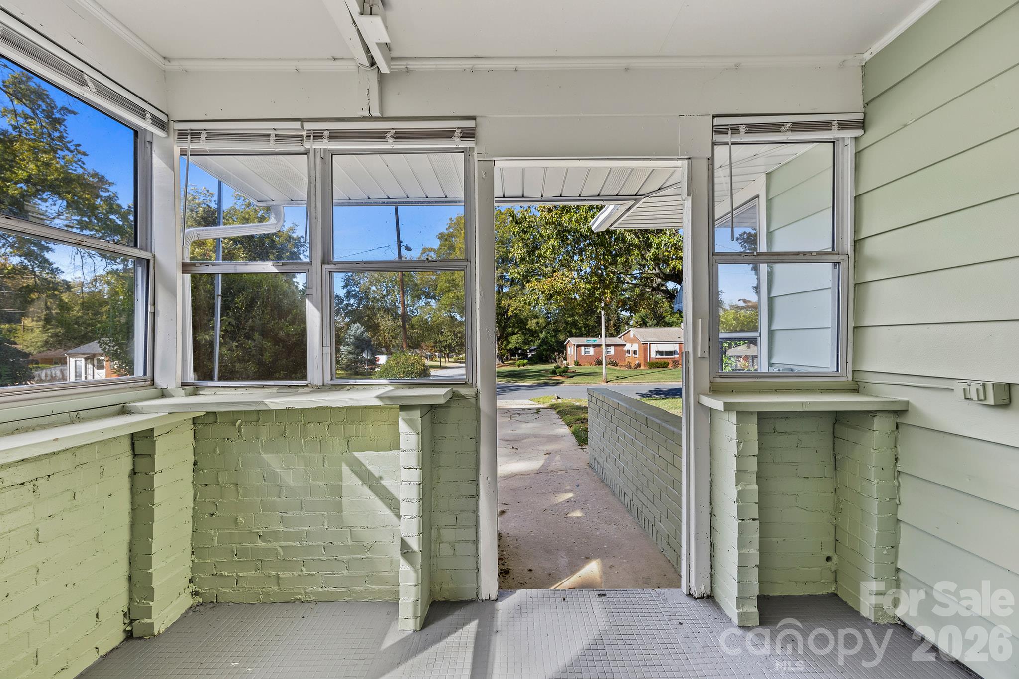 Spacious covered front patio - 2018 Quentin Street, Charlotte
