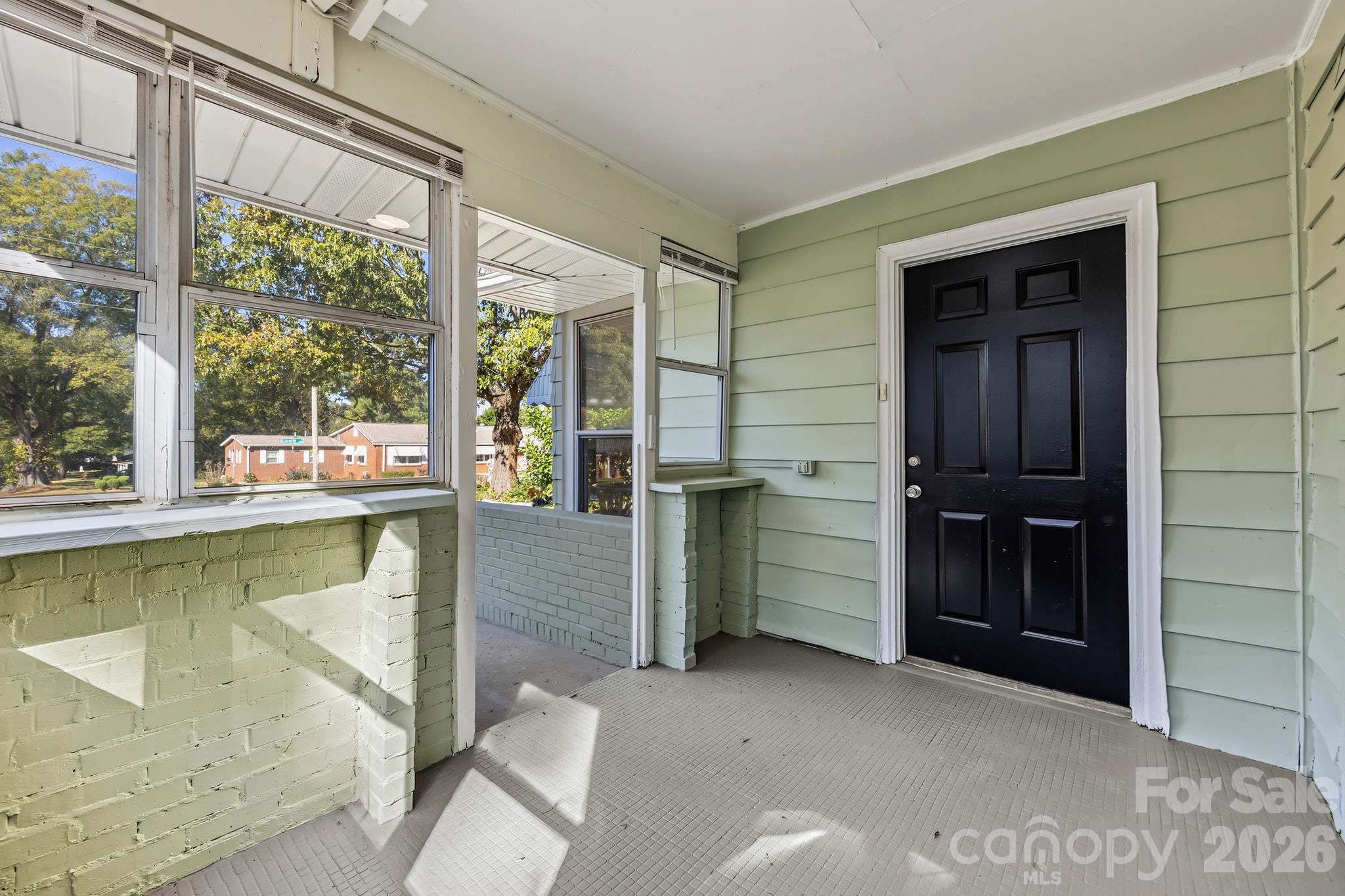 Spacious covered front patio - 2018 Quentin Street, Charlotte