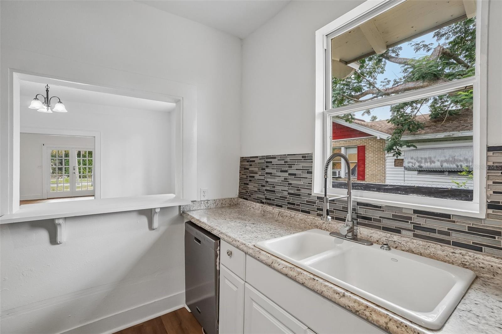 Kitchen - Sink and Window View - 1533 E ELM RD, LAKELAND