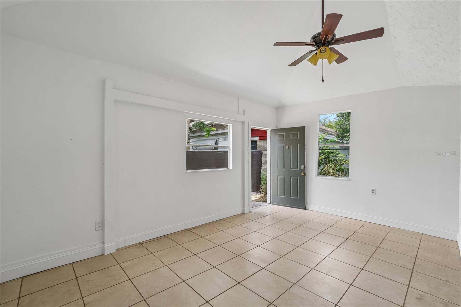 Guest House - View to Front Door - 1533 E ELM RD, LAKELAND