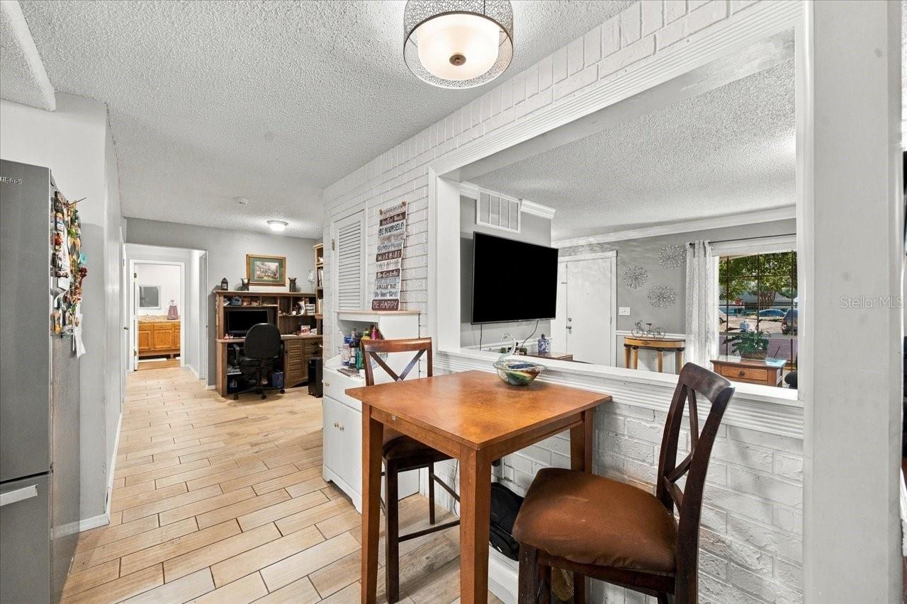 Eat in area - 8109 RUMFORD CT, HUDSON