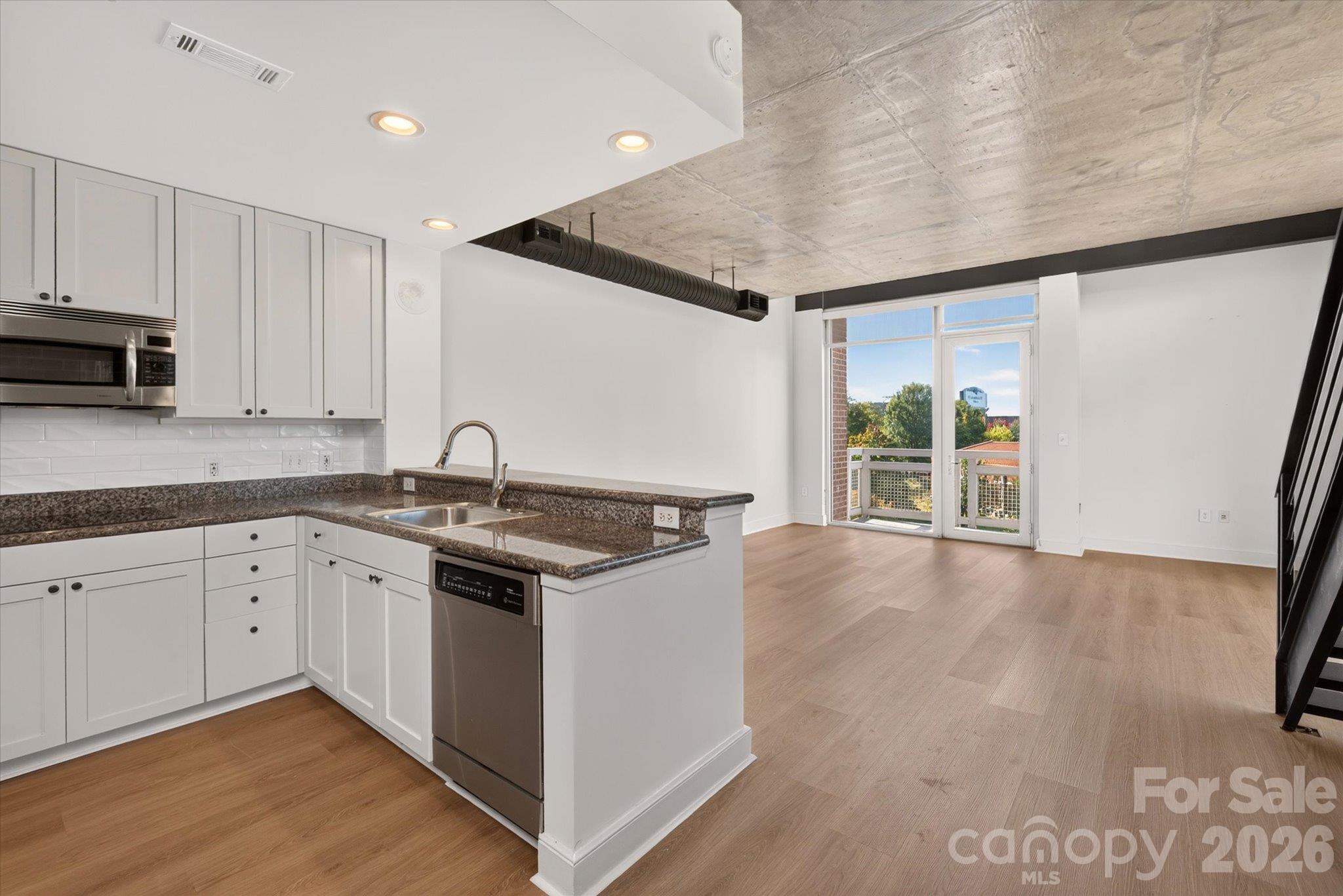 Condominium at 710 W Trade Street, Charlotte, photo 5 of 23