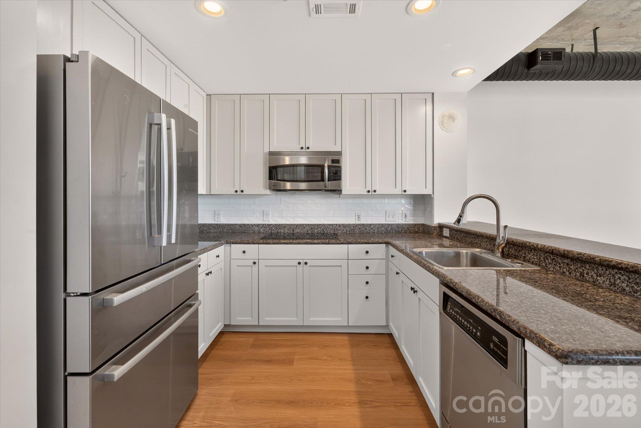 Condominium at 710 W Trade Street, Charlotte, photo 6 of 23