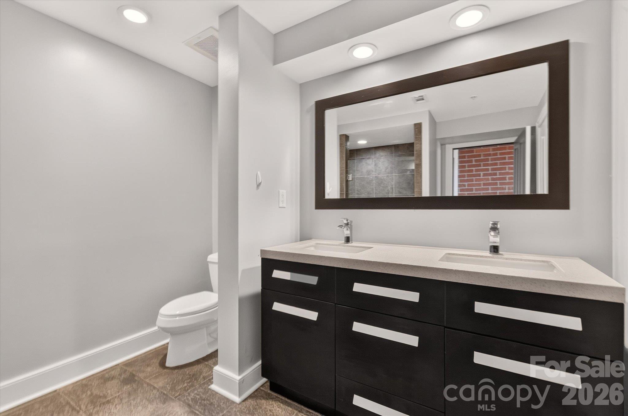 Condominium at 710 W Trade Street, Charlotte, photo 13 of 23