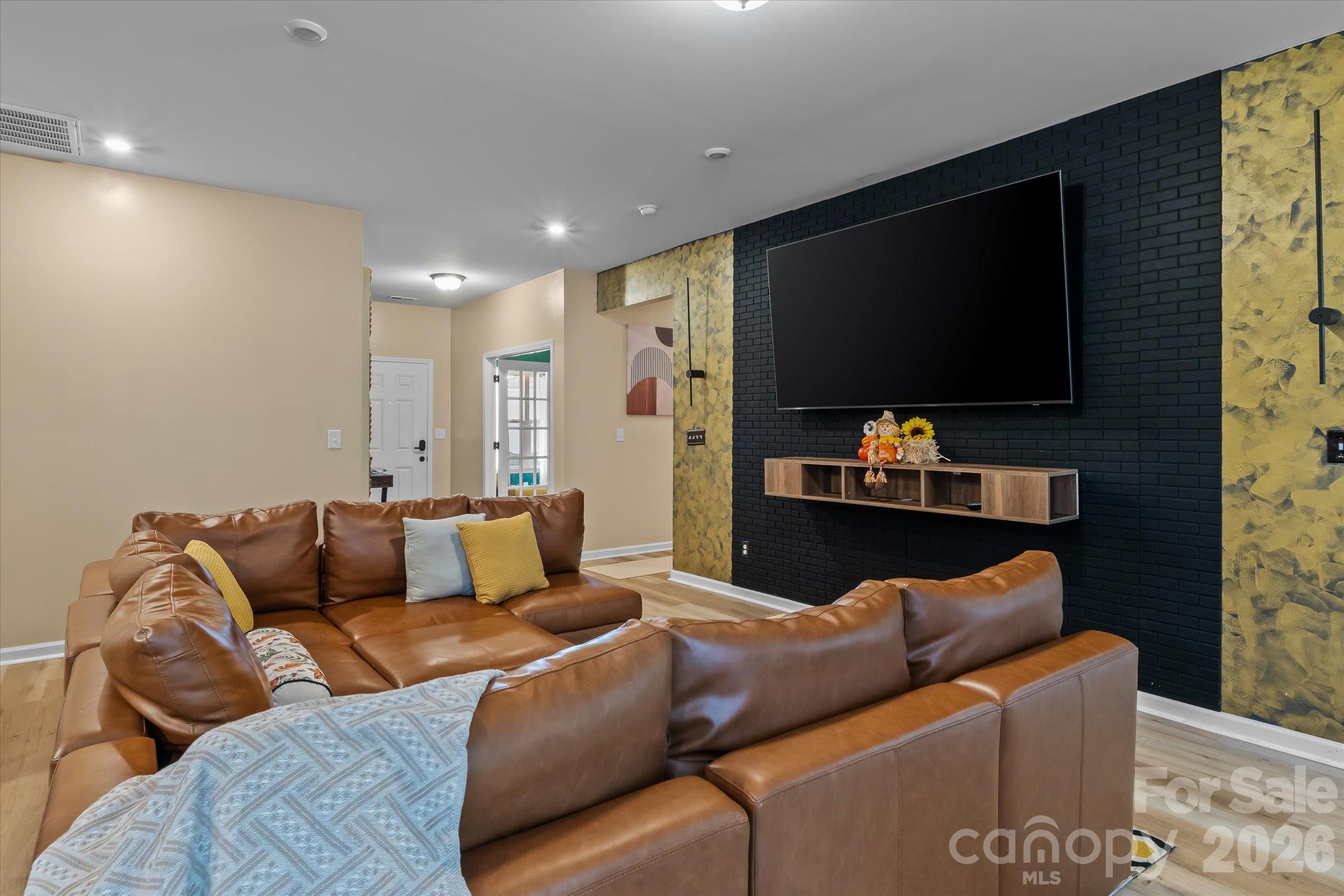 Single Family Residence at 7533 Bridle Court, Sherrills Ford, photo 9 of 23